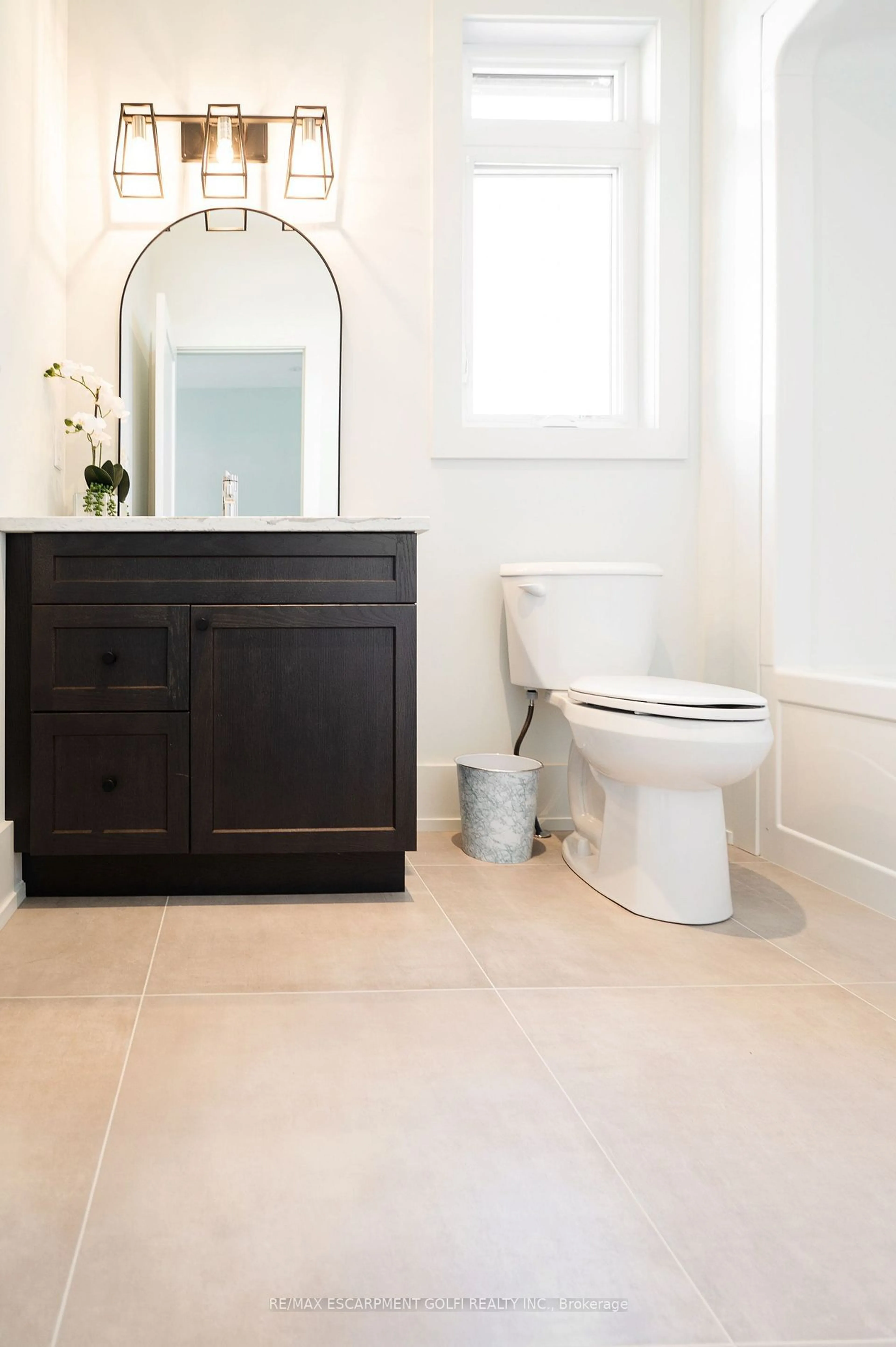 Contemporary bathroom, ceramic floors for 19 Oakley Dr, Niagara-on-the-Lake Ontario L0S 1N0