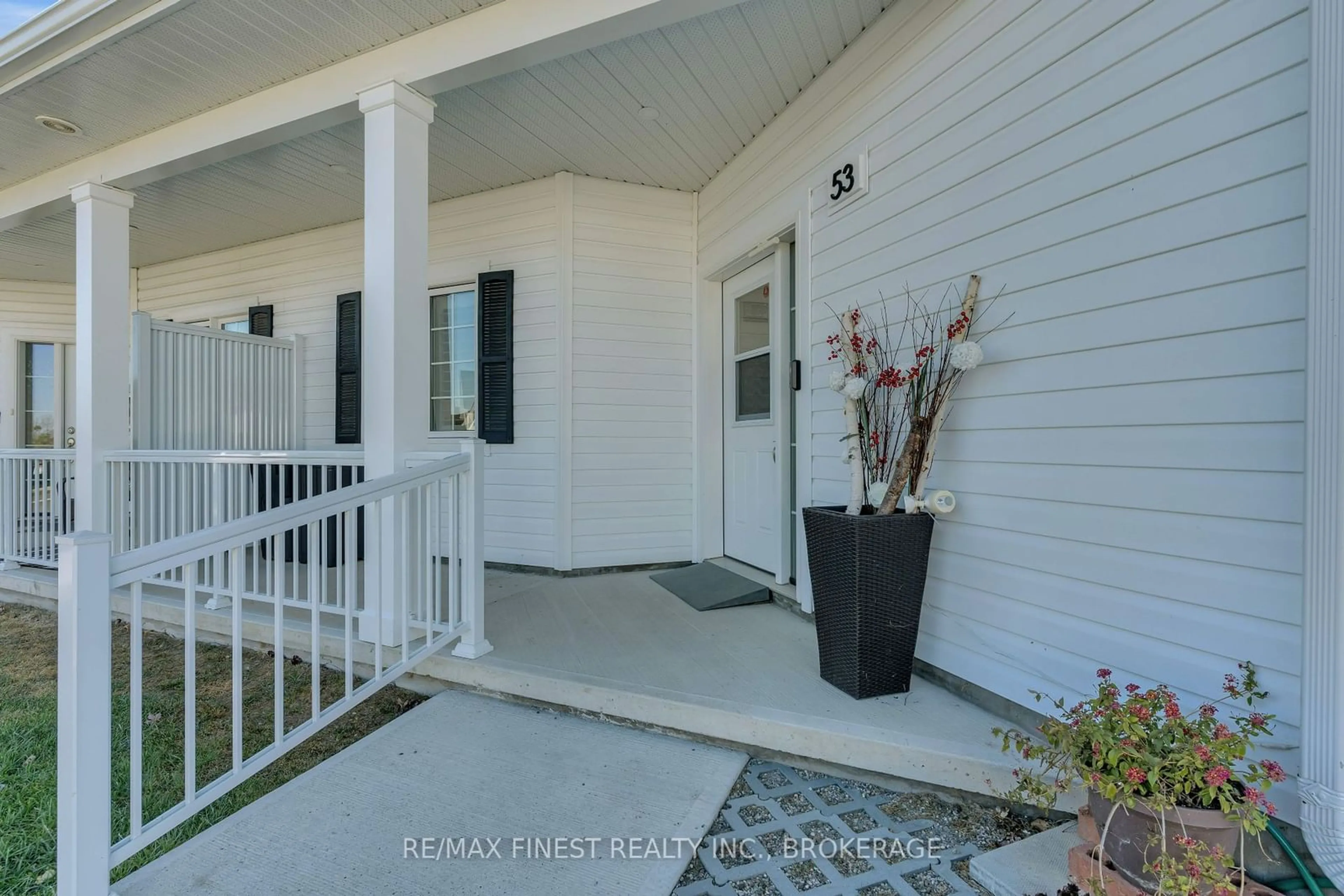 Indoor entryway, wood floors for 53 Lowry Pl, Loyalist Ontario K7N 0E2