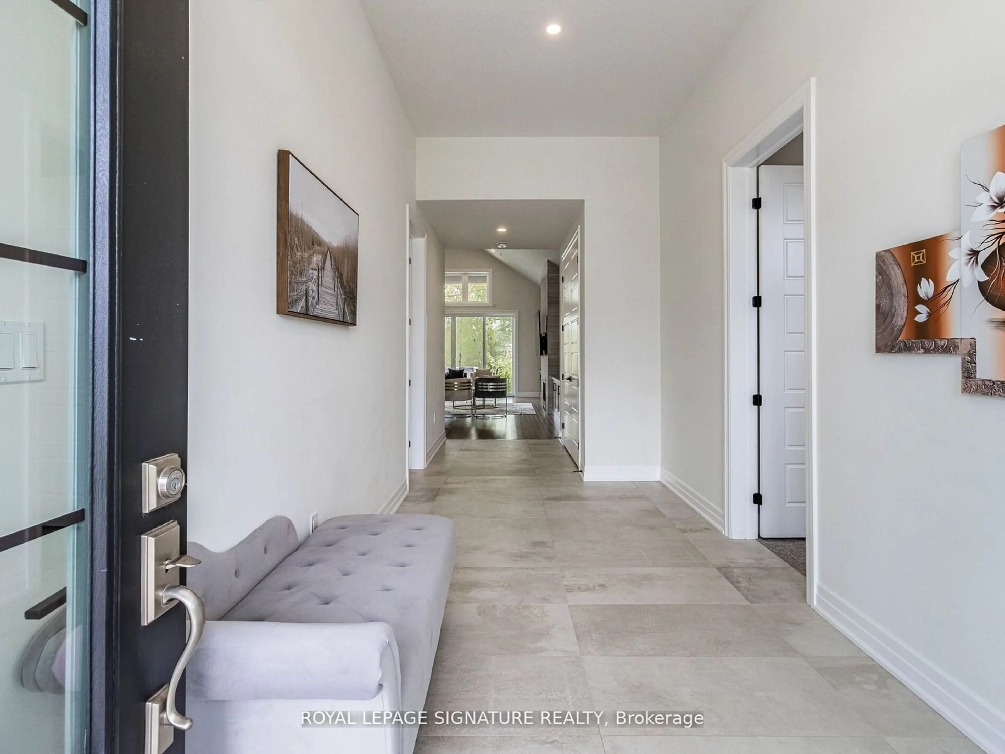 Indoor entryway, cement floor for 11 Whitcombe Way, Puslinch Ontario N0B 2C0