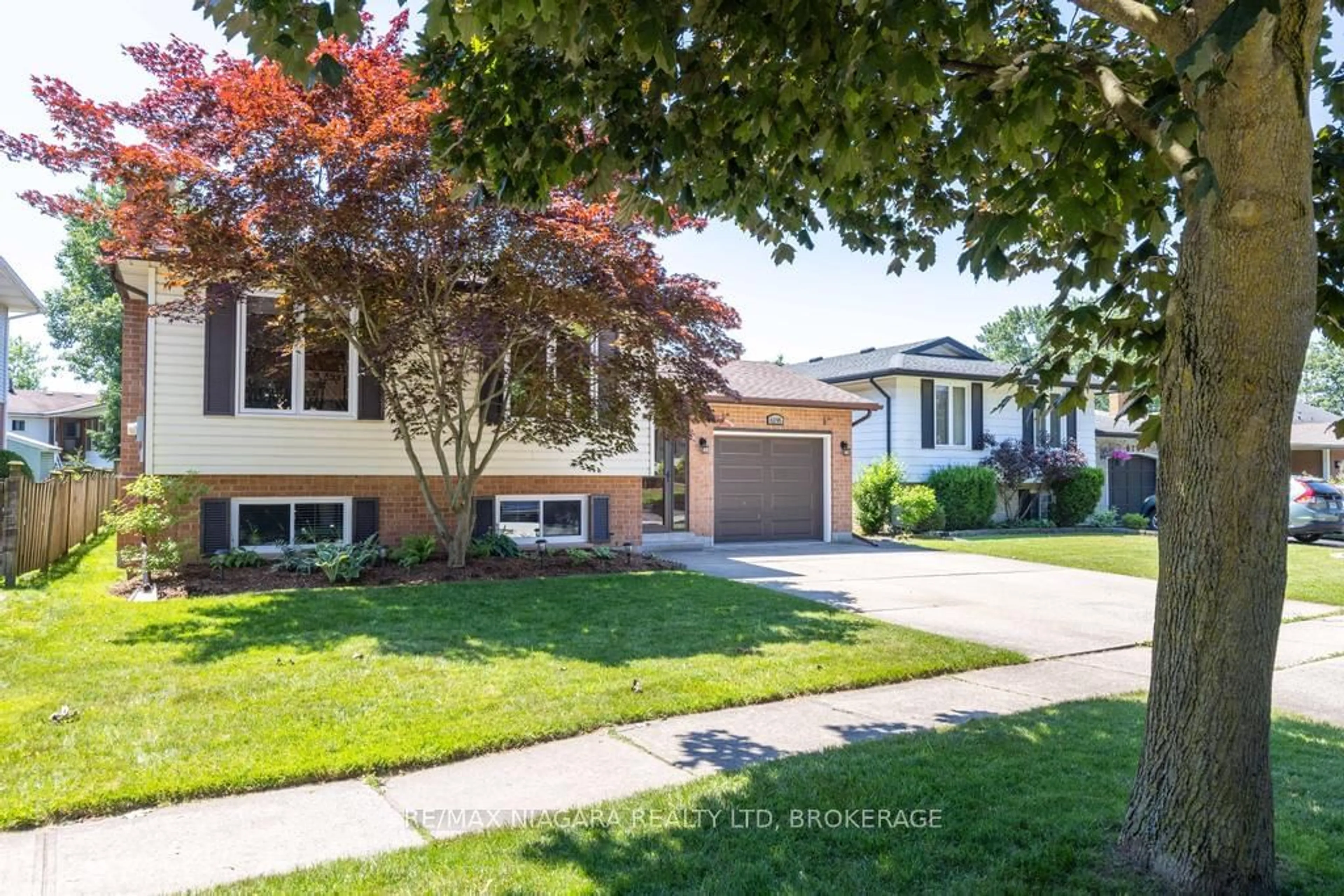 Frontside or backside of a home, the street view for 6195 DELTA Dr, Niagara Falls Ontario L2H 2H5