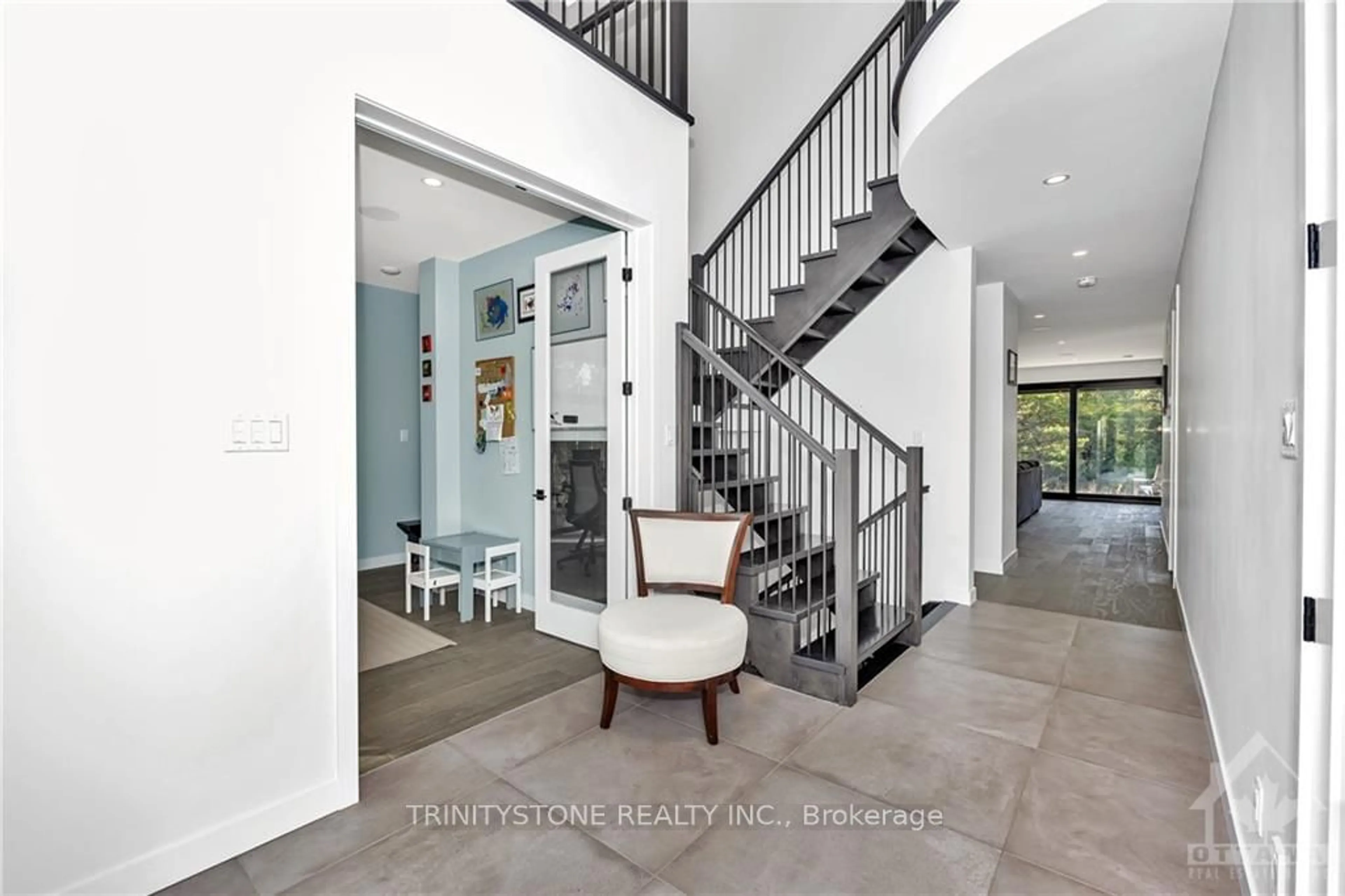 Indoor entryway, cement floor for 2068 RICHMOND Rd, Beckwith Ontario K7A 4S7