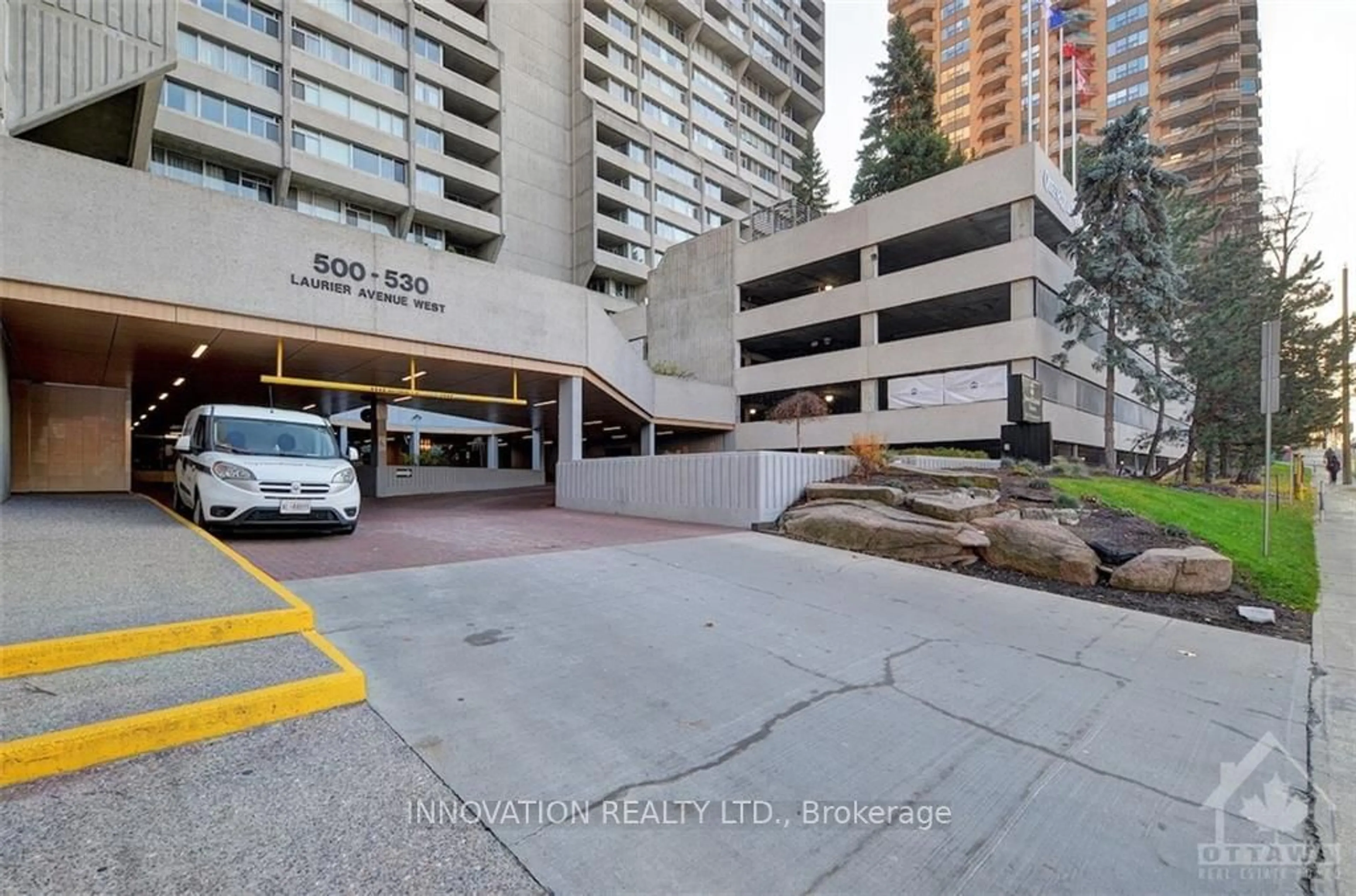 A pic from exterior of the house or condo, the street view for 530 LAURIER Ave #809, Ottawa Centre Ontario K1R 7T1