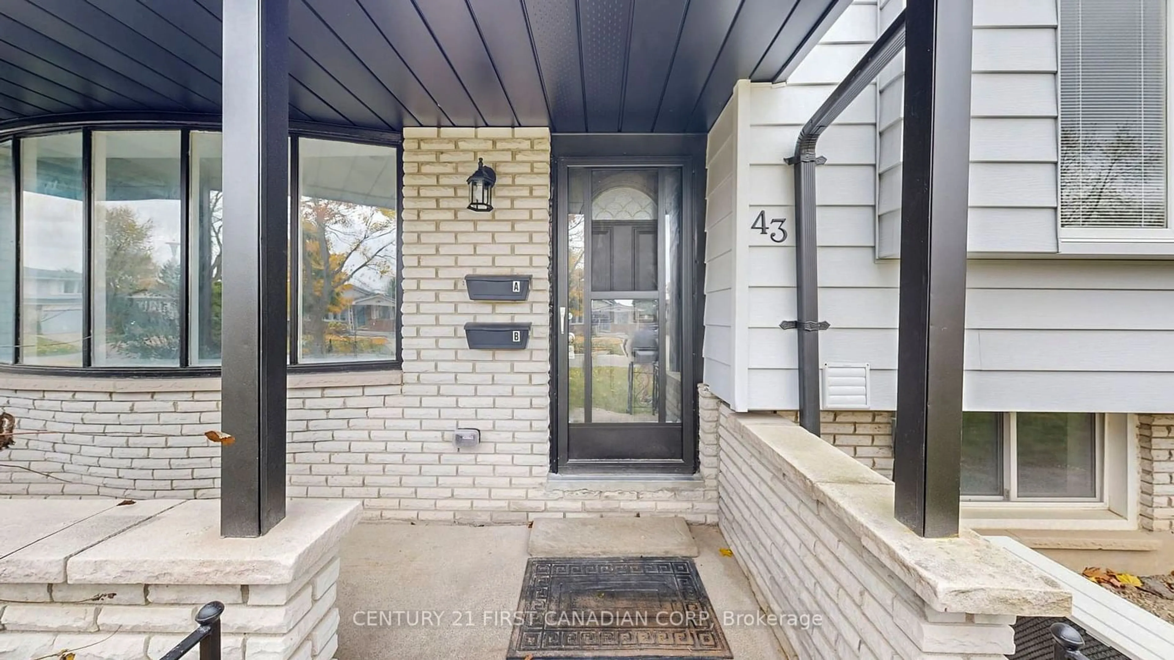 Indoor entryway, ceramic floors for 43 Carey Cres, London Ontario N6J 3T8