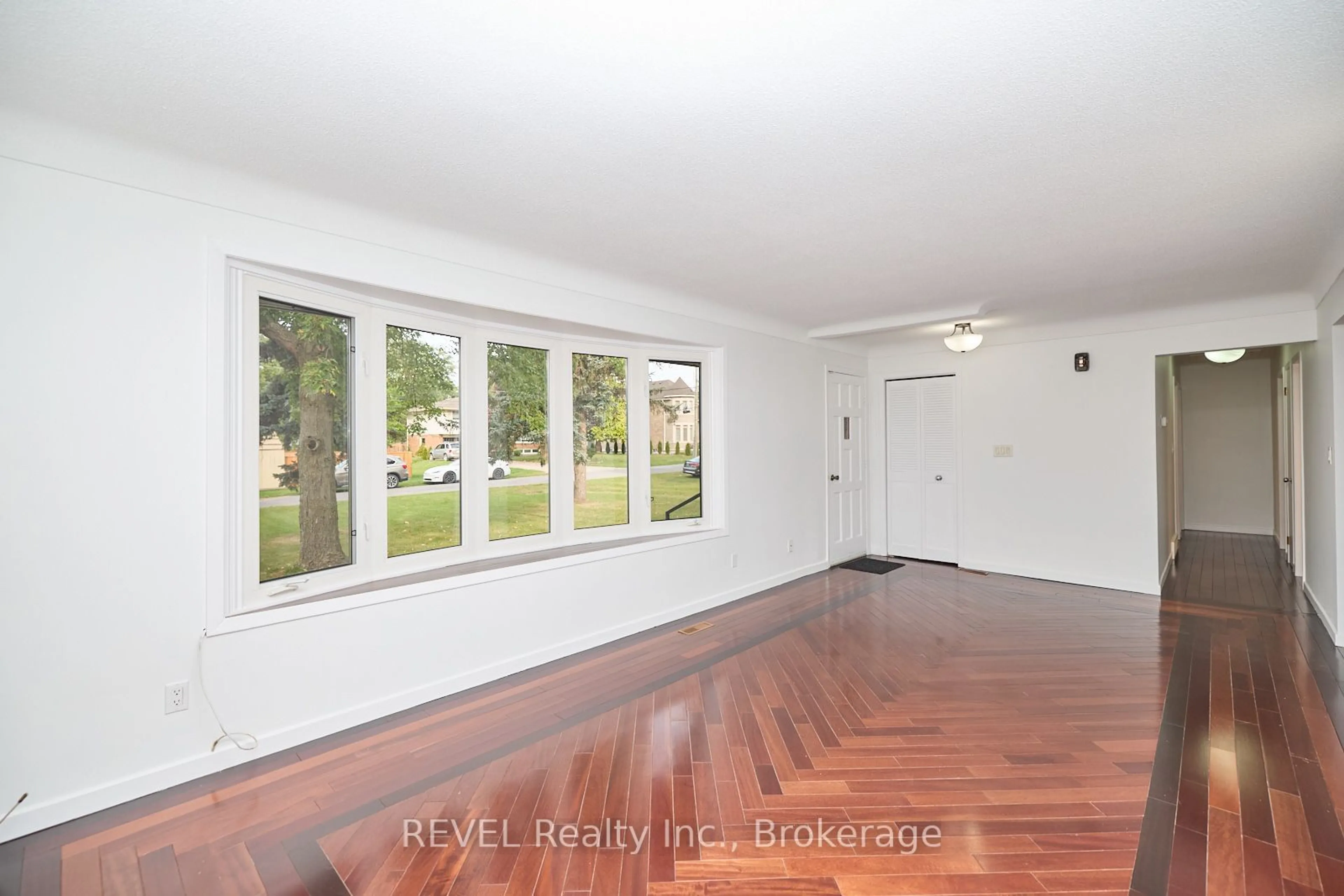 A pic of a room, wood floors for 1112 KENNEDY Dr, Fort Erie Ontario L2A 5P4