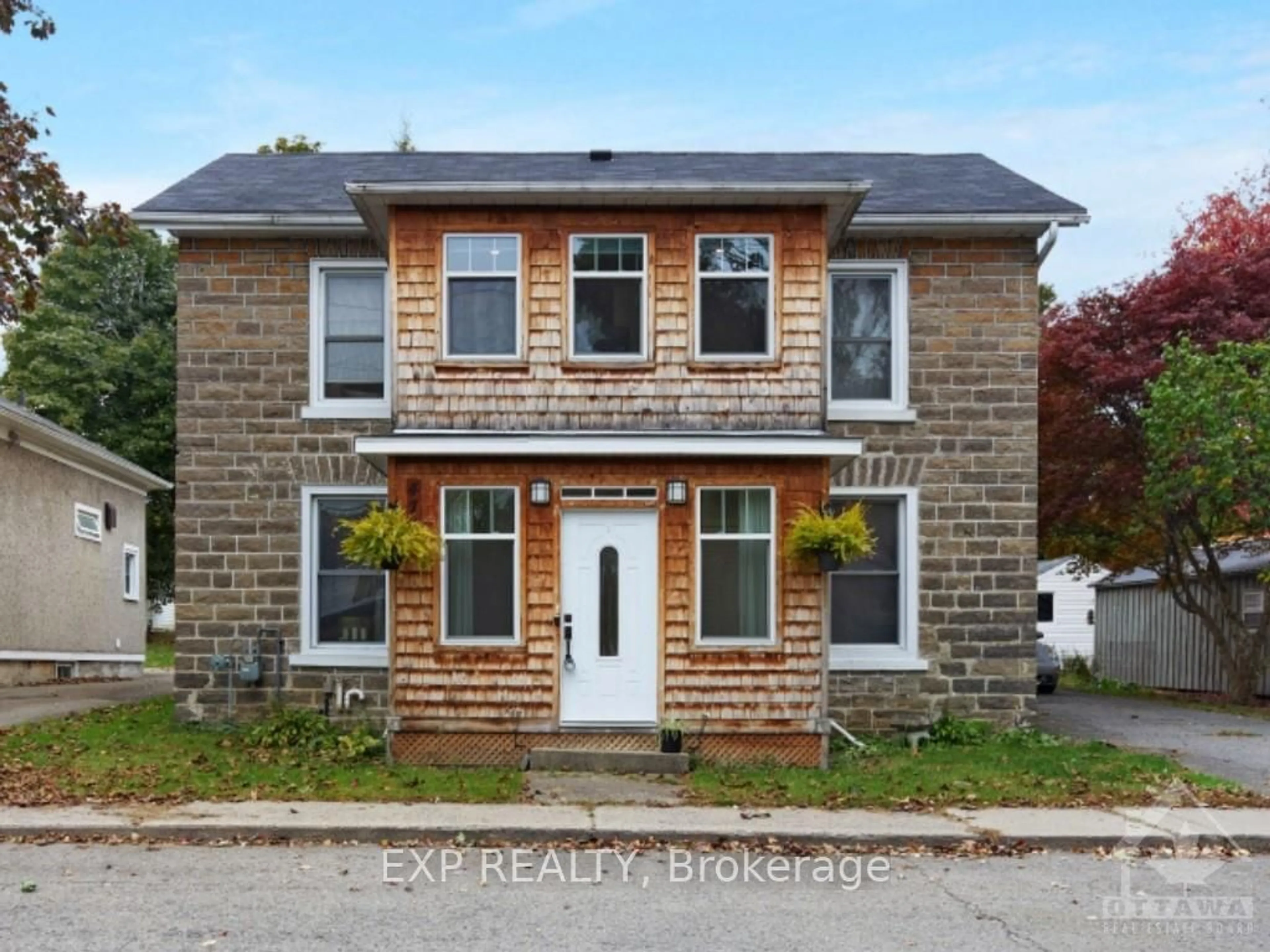 Frontside or backside of a home, the front or back of building for 476 JAMES St, Prescott Ontario K0E 1T0