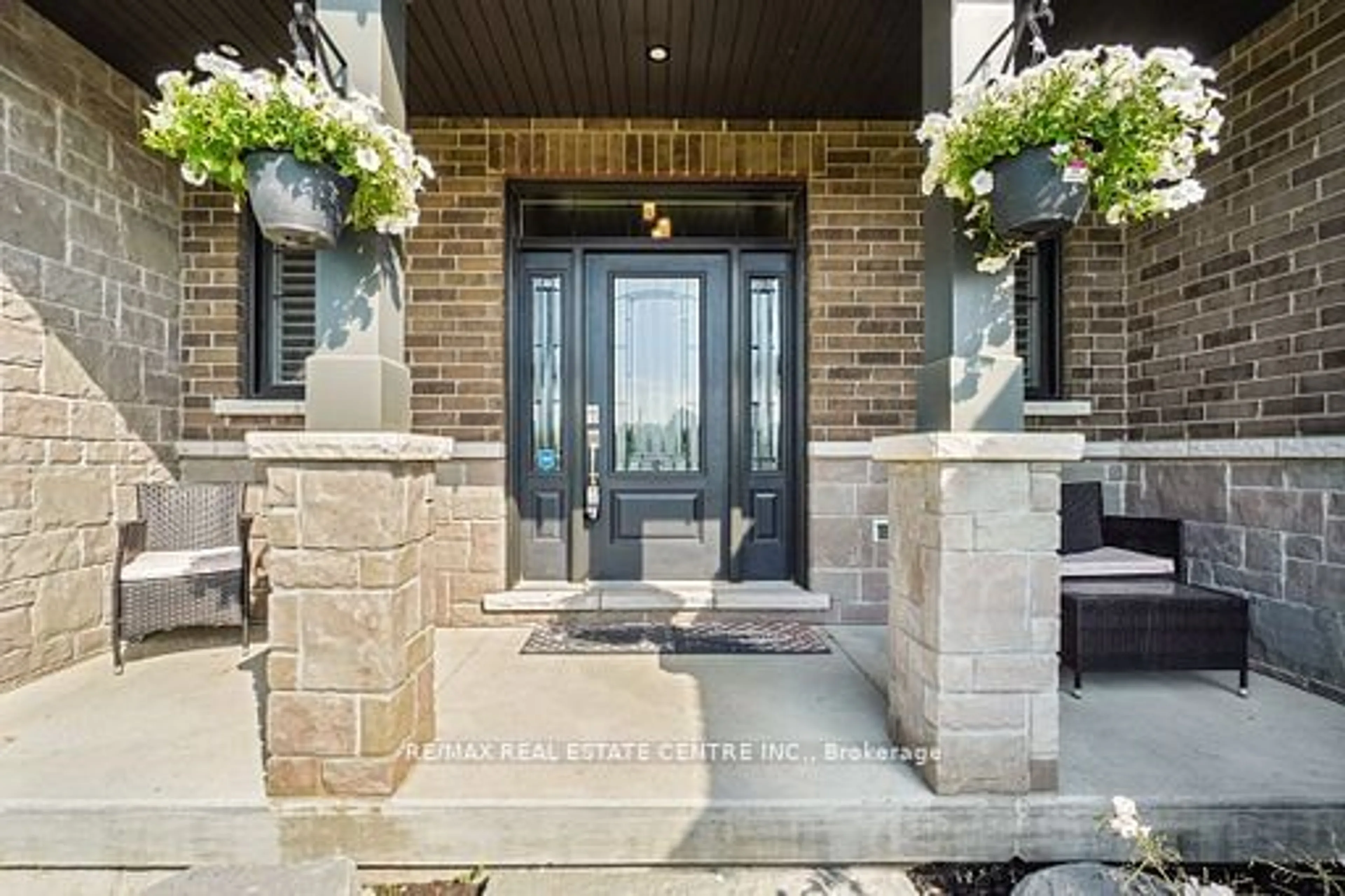 Indoor entryway, wood floors for 9738 DUNDAS St, Erin Ontario N0B 1T0