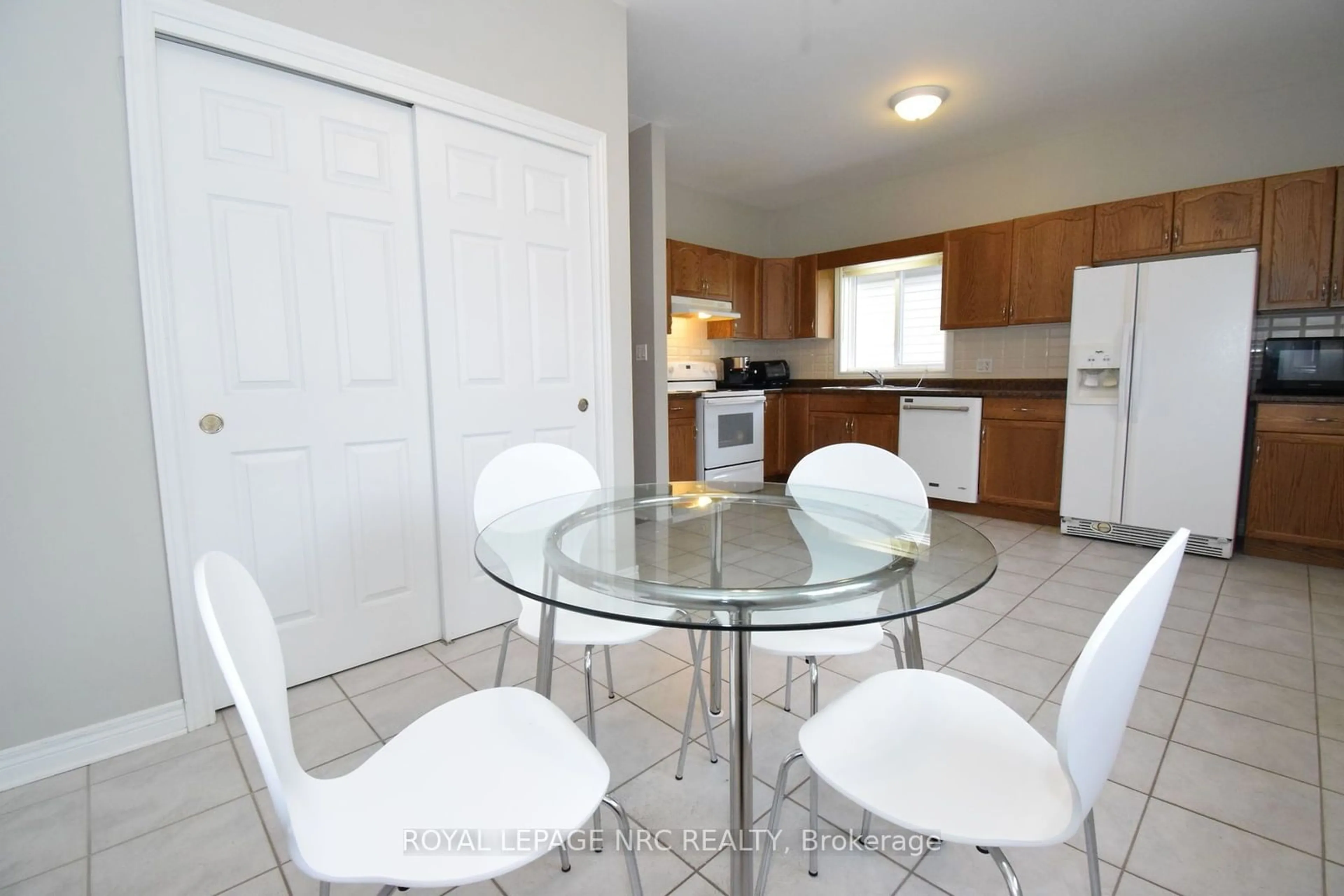 Standard kitchen, wood floors, cottage for 3 Cozocar Cres, St. Catharines Ontario L2S 3Y5