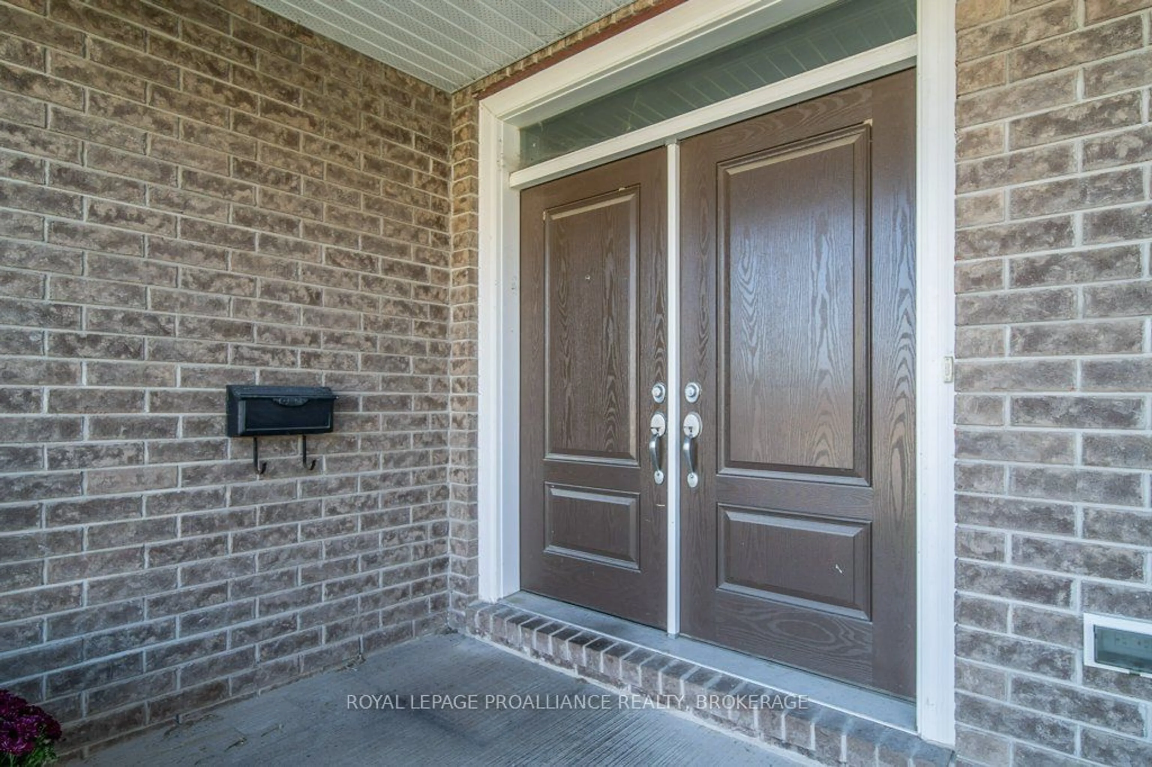 Indoor entryway, wood floors for 1203 ASHFORD PLACE, Kingston Ontario K7M 0G4