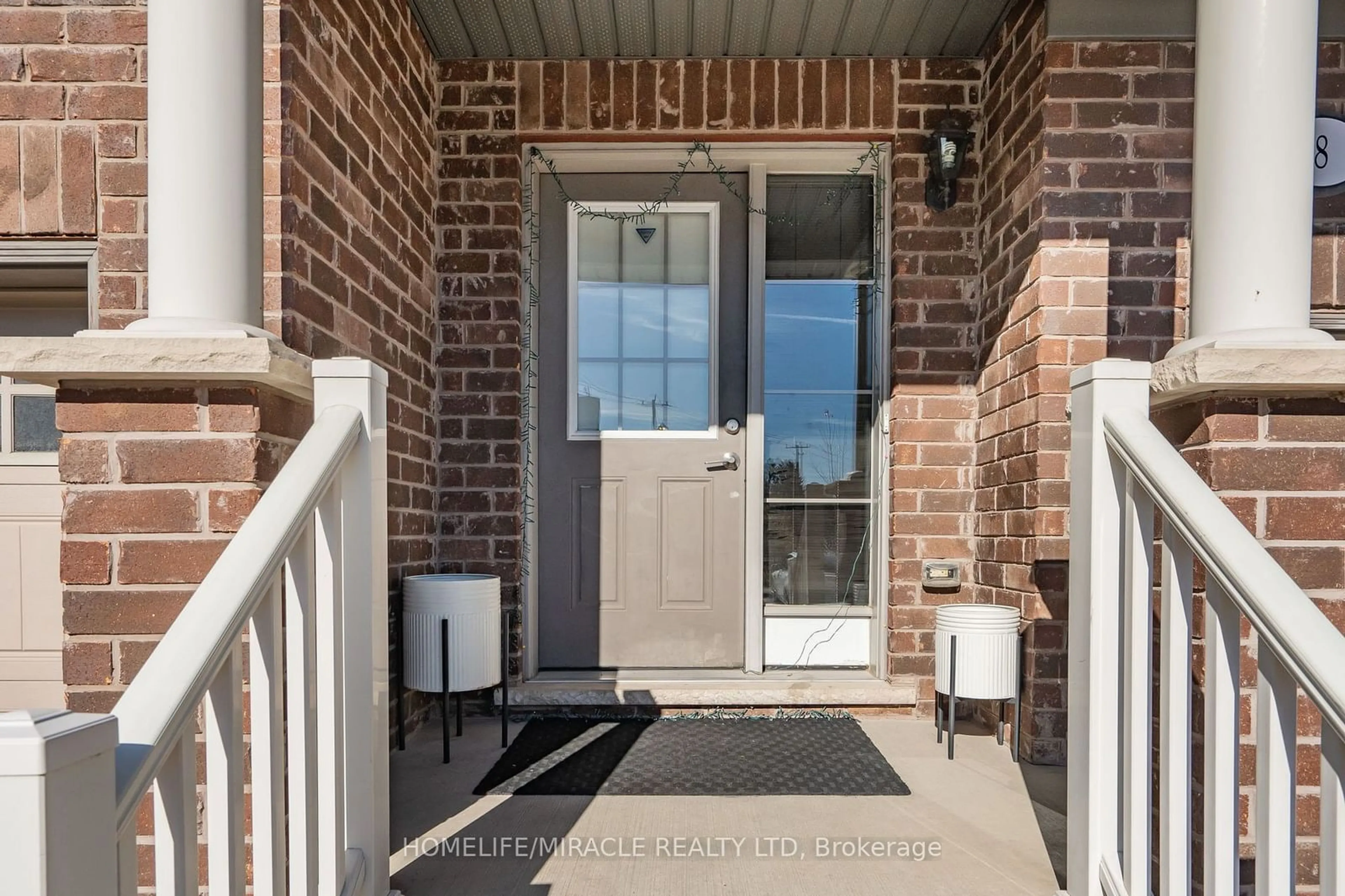 Indoor entryway, wood floors for 701 Homer Watson Blvd #8, Kitchener Ontario N2C 0B5