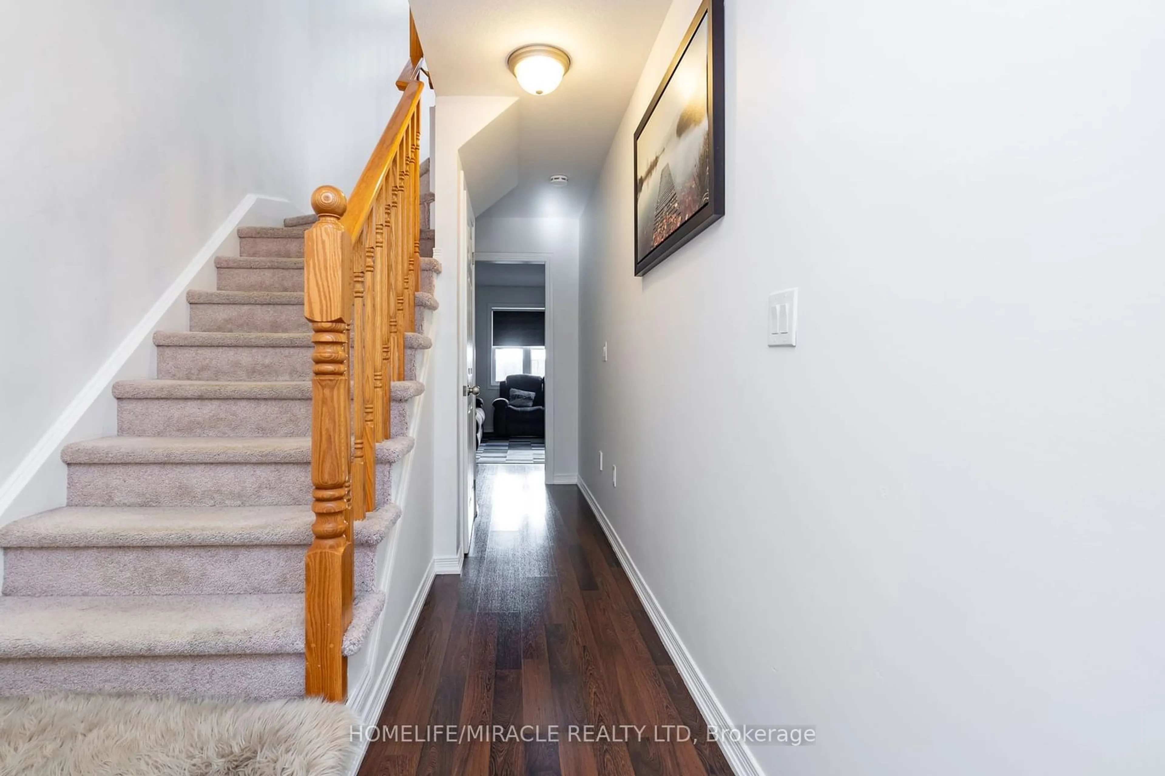 Indoor entryway, wood floors for 701 Homer Watson Blvd #8, Kitchener Ontario N2C 0B5