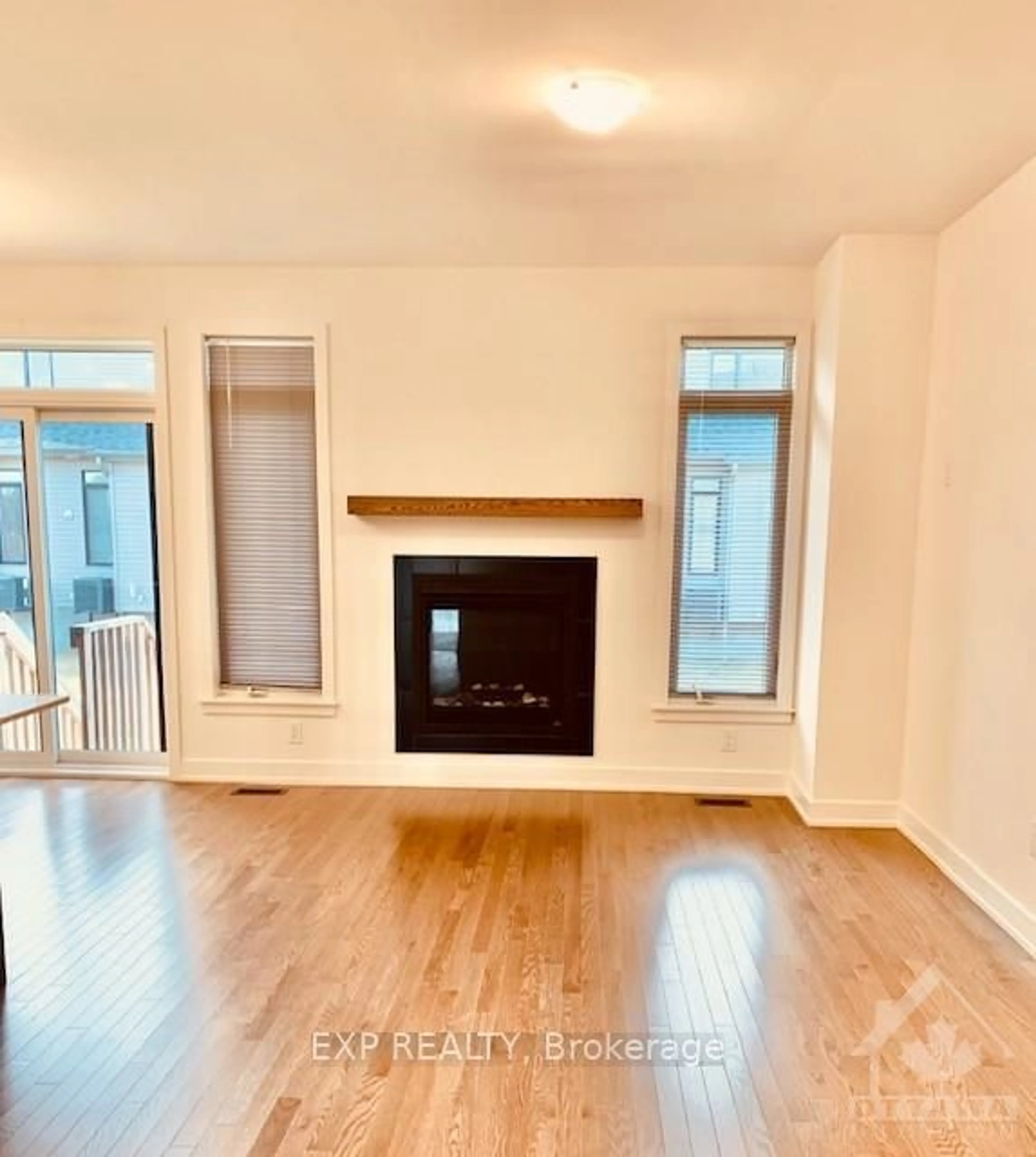 A pic of a room, wood floors for 814 MOCHI Circ, Barrhaven Ontario K2J 6Y9