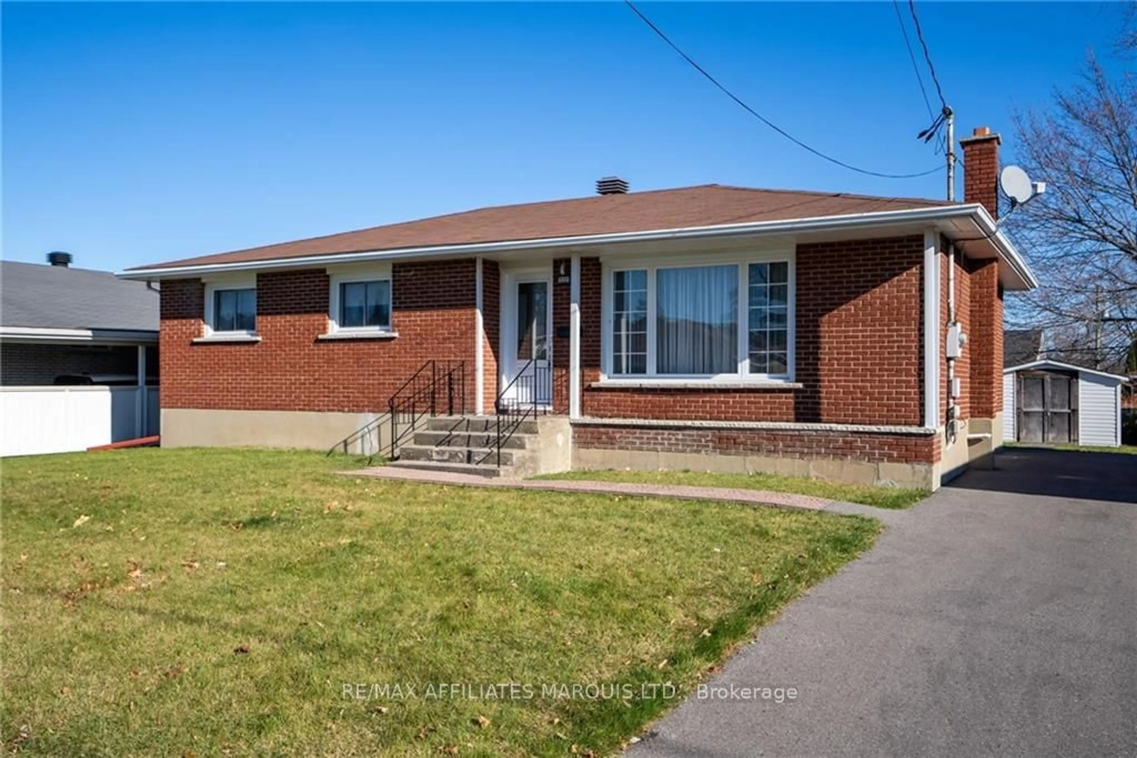 Frontside or backside of a home, cottage for 322 JARVIS St, Cornwall Ontario K6H 5J6