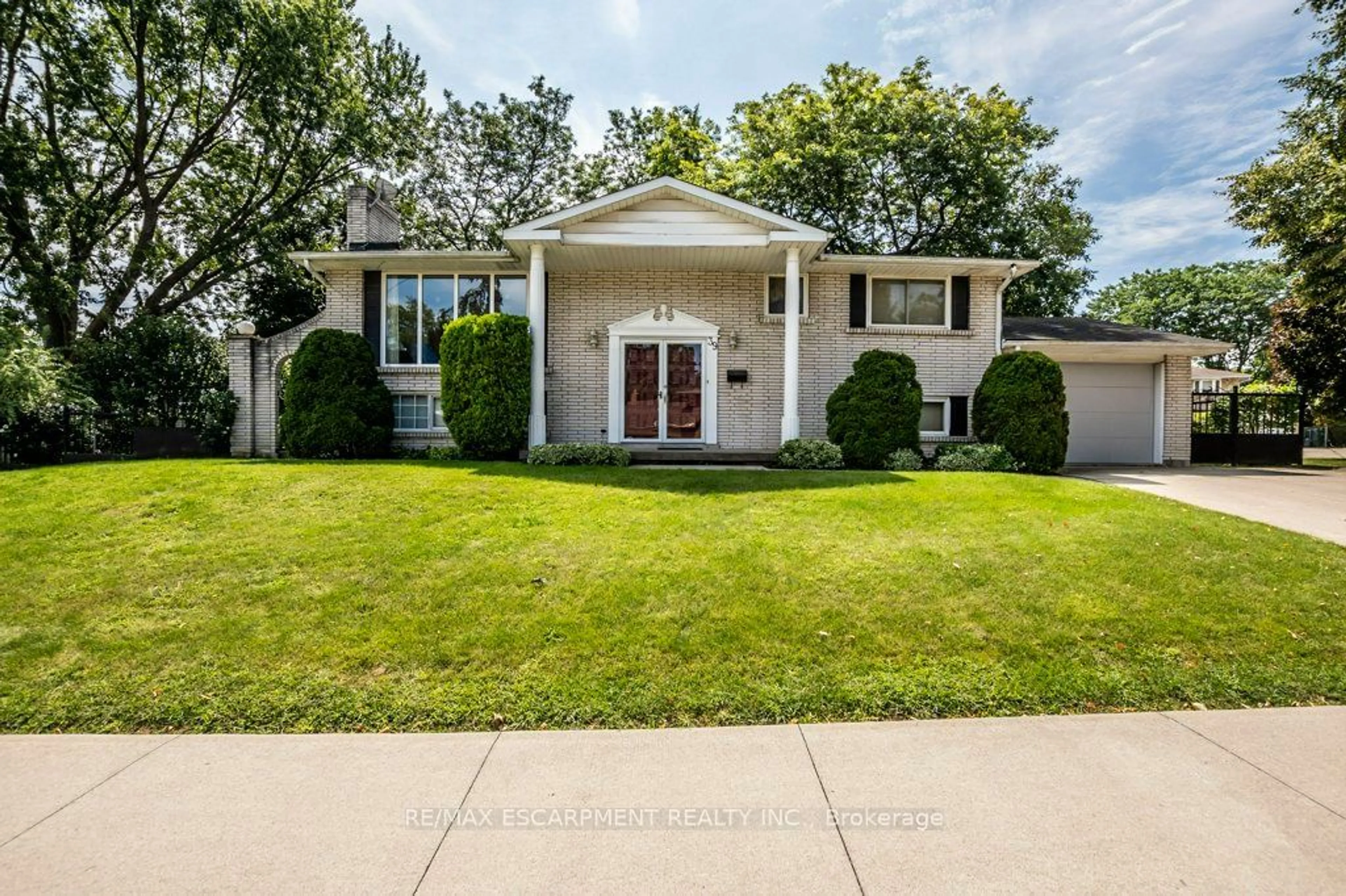 Frontside or backside of a home, the street view for 39 San Francisco Ave, Hamilton Ontario L9C 5N8