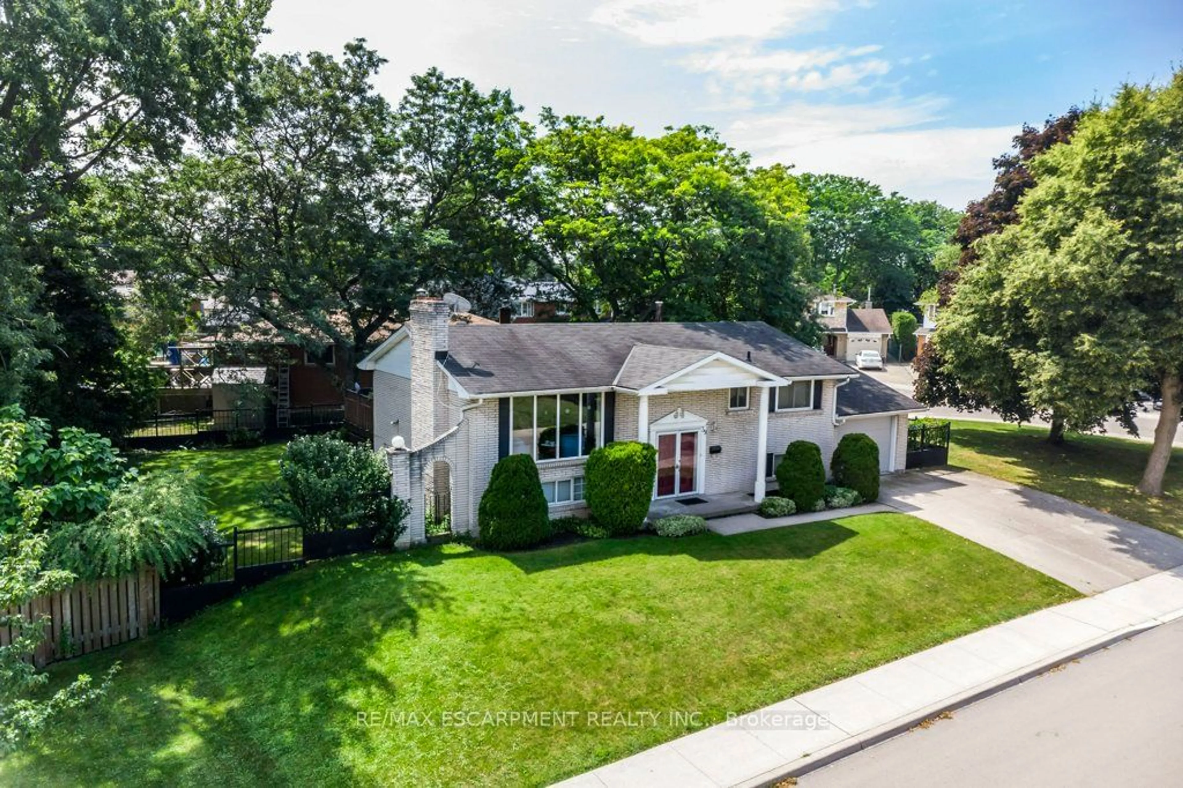 Frontside or backside of a home, the street view for 39 San Francisco Ave, Hamilton Ontario L9C 5N8