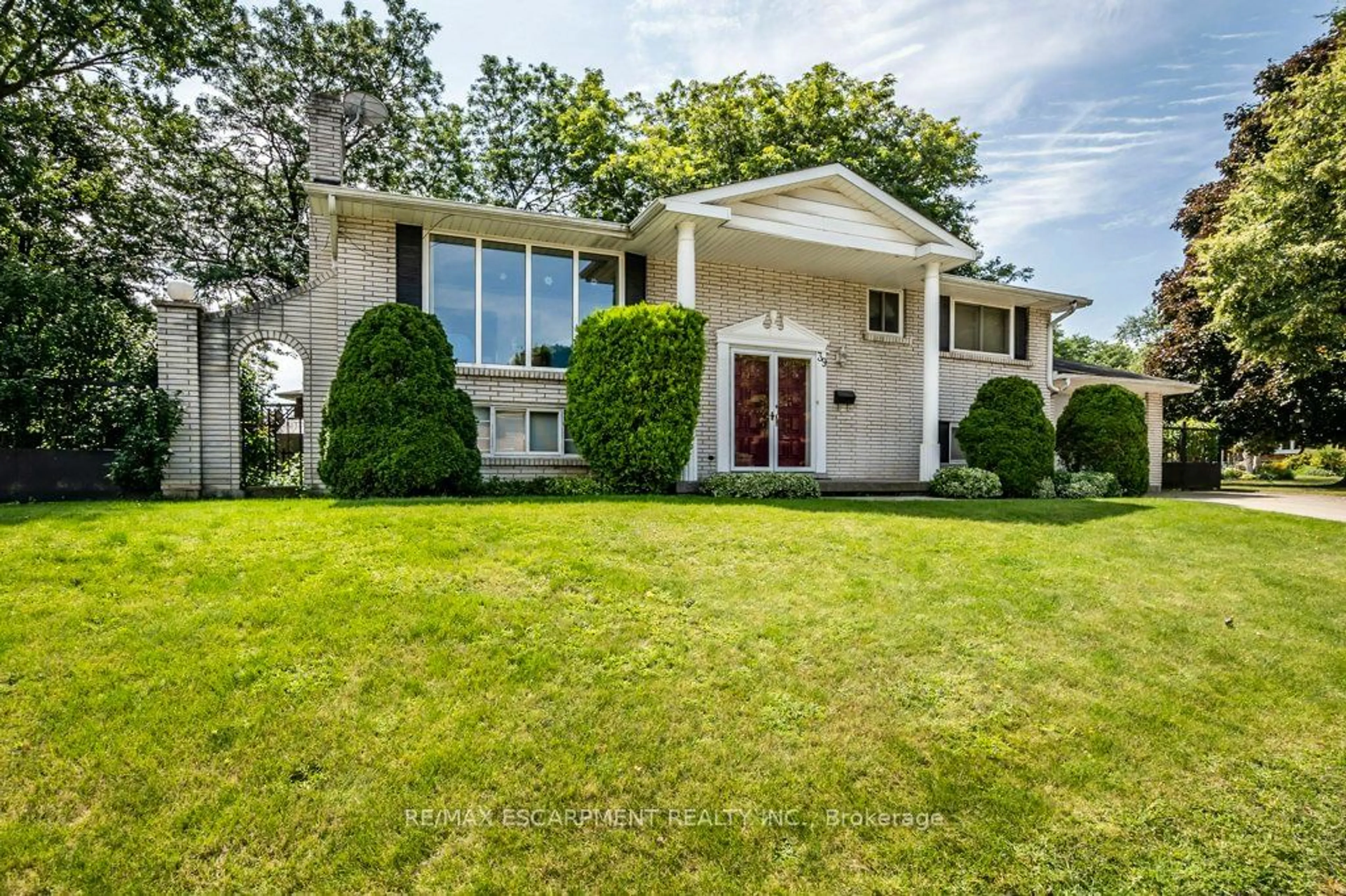 Frontside or backside of a home, the street view for 39 San Francisco Ave, Hamilton Ontario L9C 5N8