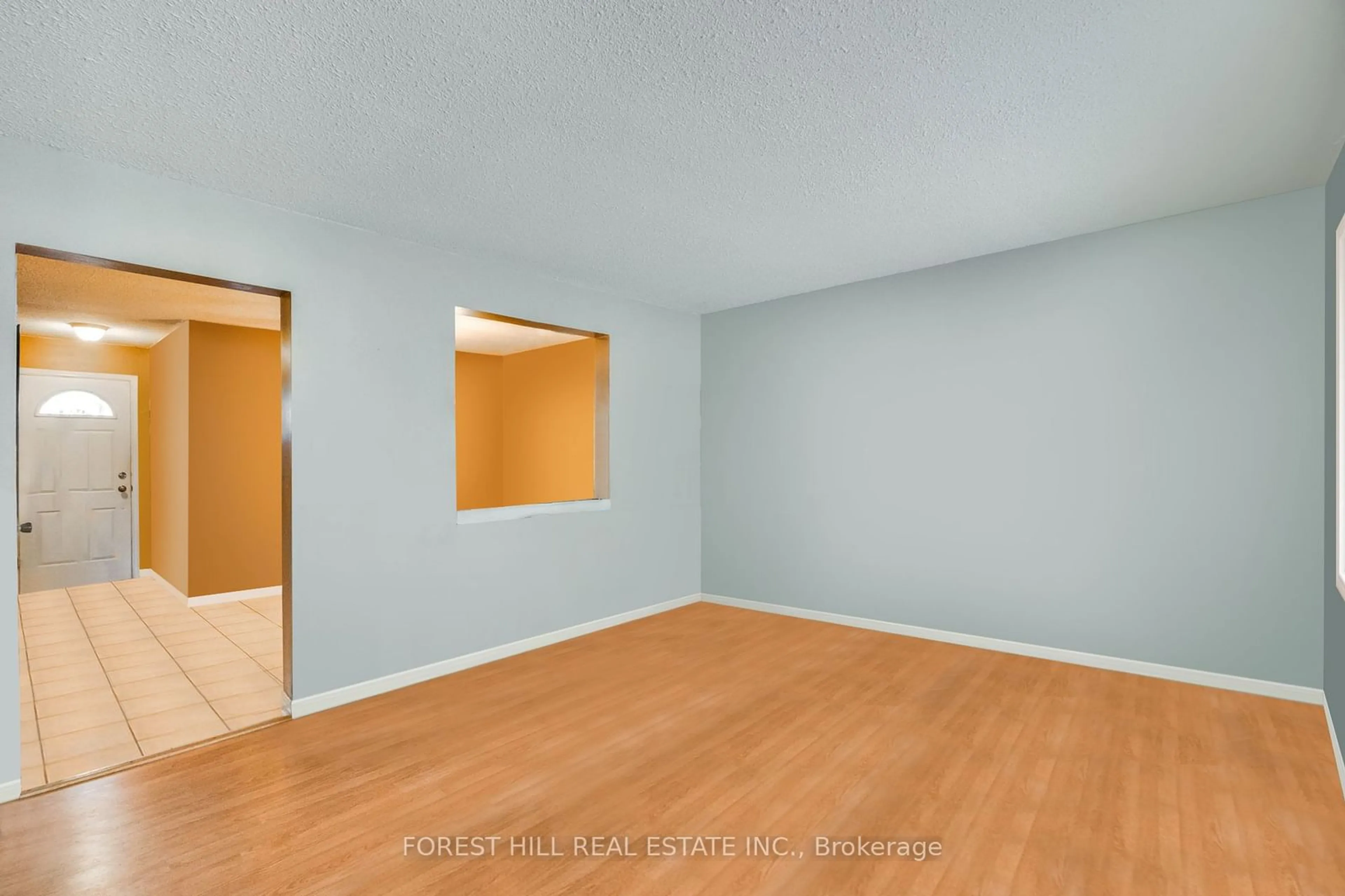 A pic of a room, not visible floor for 10 Angus Rd #20, Hamilton Ontario L8K 6K3