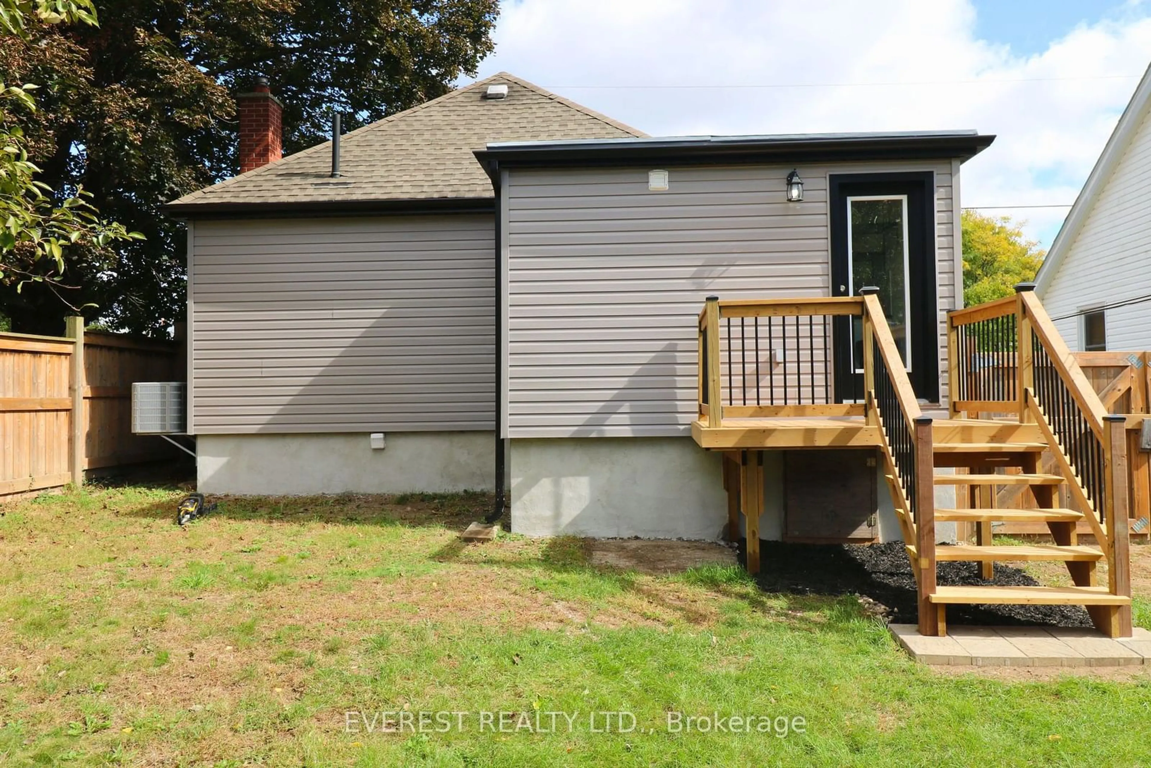 Frontside or backside of a home, the fenced backyard for 75 LYMAN ST St, London Ontario N5Y 1M7