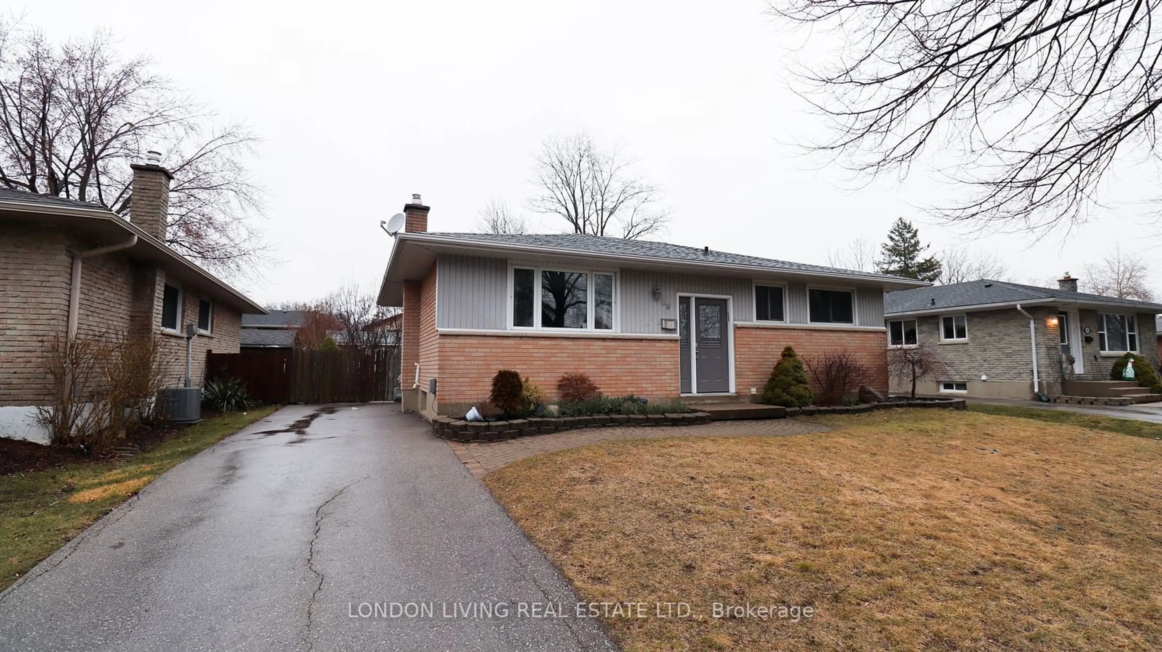 Frontside or backside of a home, the street view for 89 Alayne Cres, London Ontario N6E 2A2