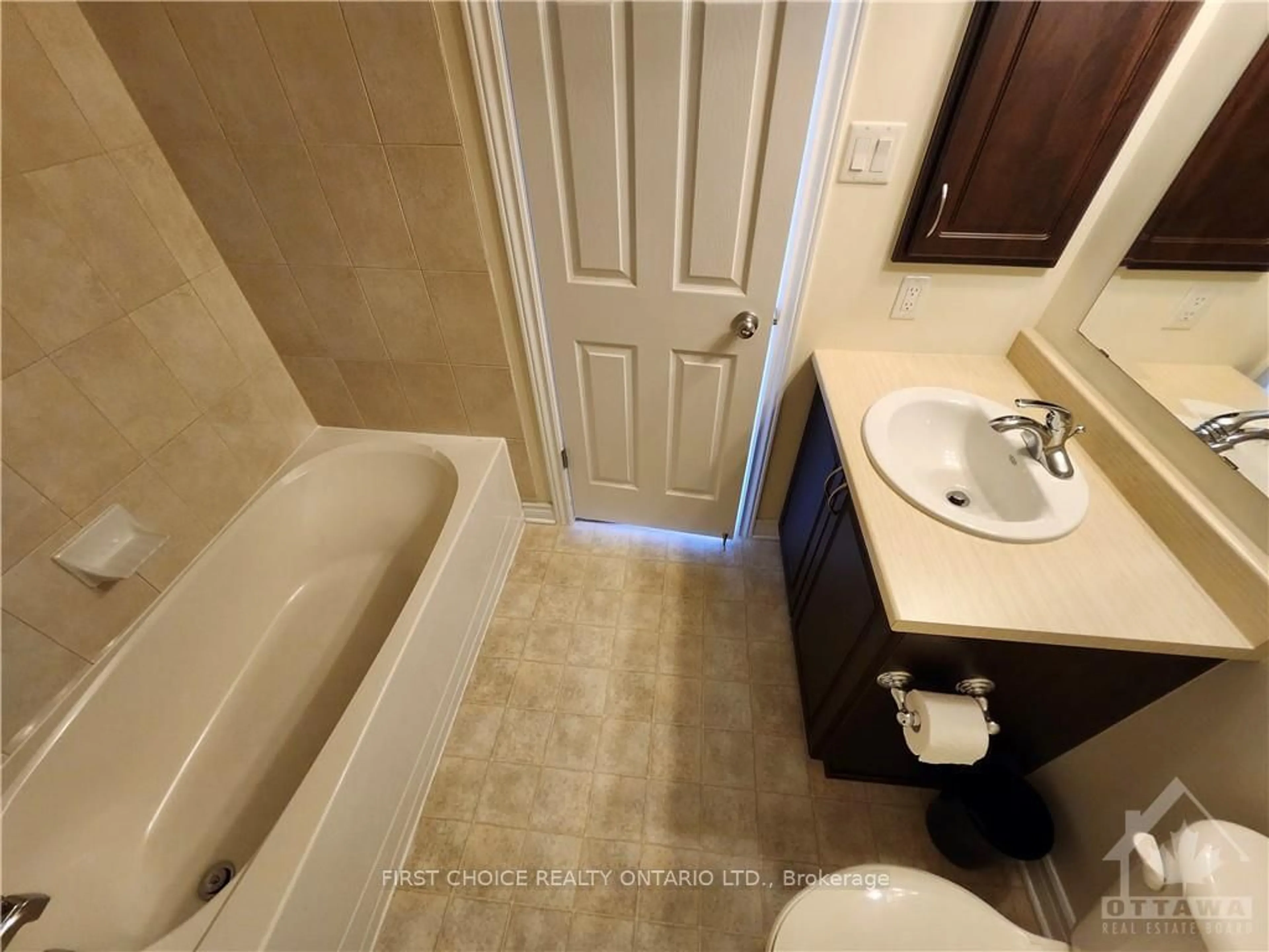 Bathroom, not visible floor for 750 CHAPMAN MILLS Dr #B, Barrhaven Ontario K2J 3V2