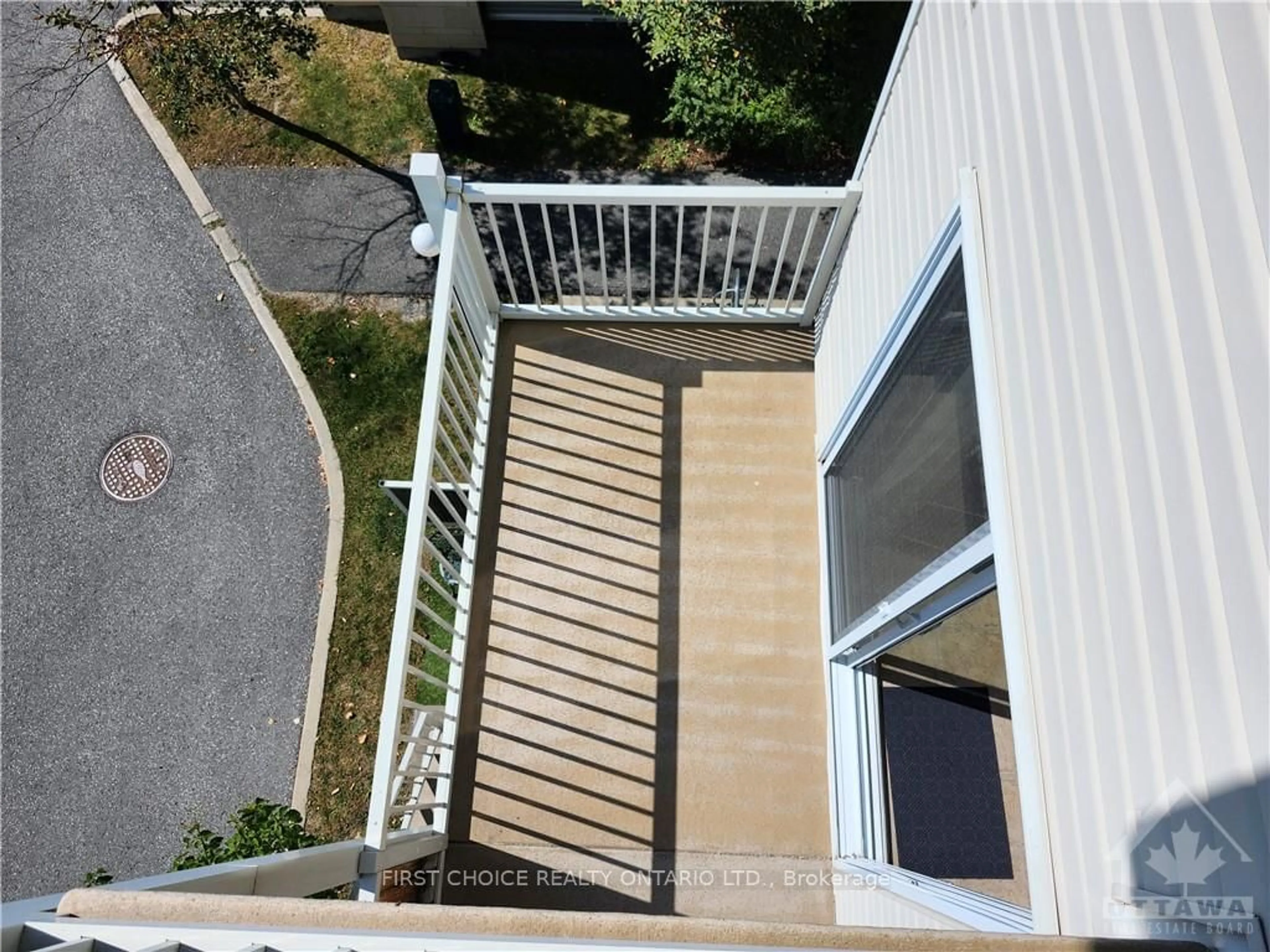 Balcony in the apartment, the fenced backyard for 750 CHAPMAN MILLS Dr #B, Barrhaven Ontario K2J 3V2