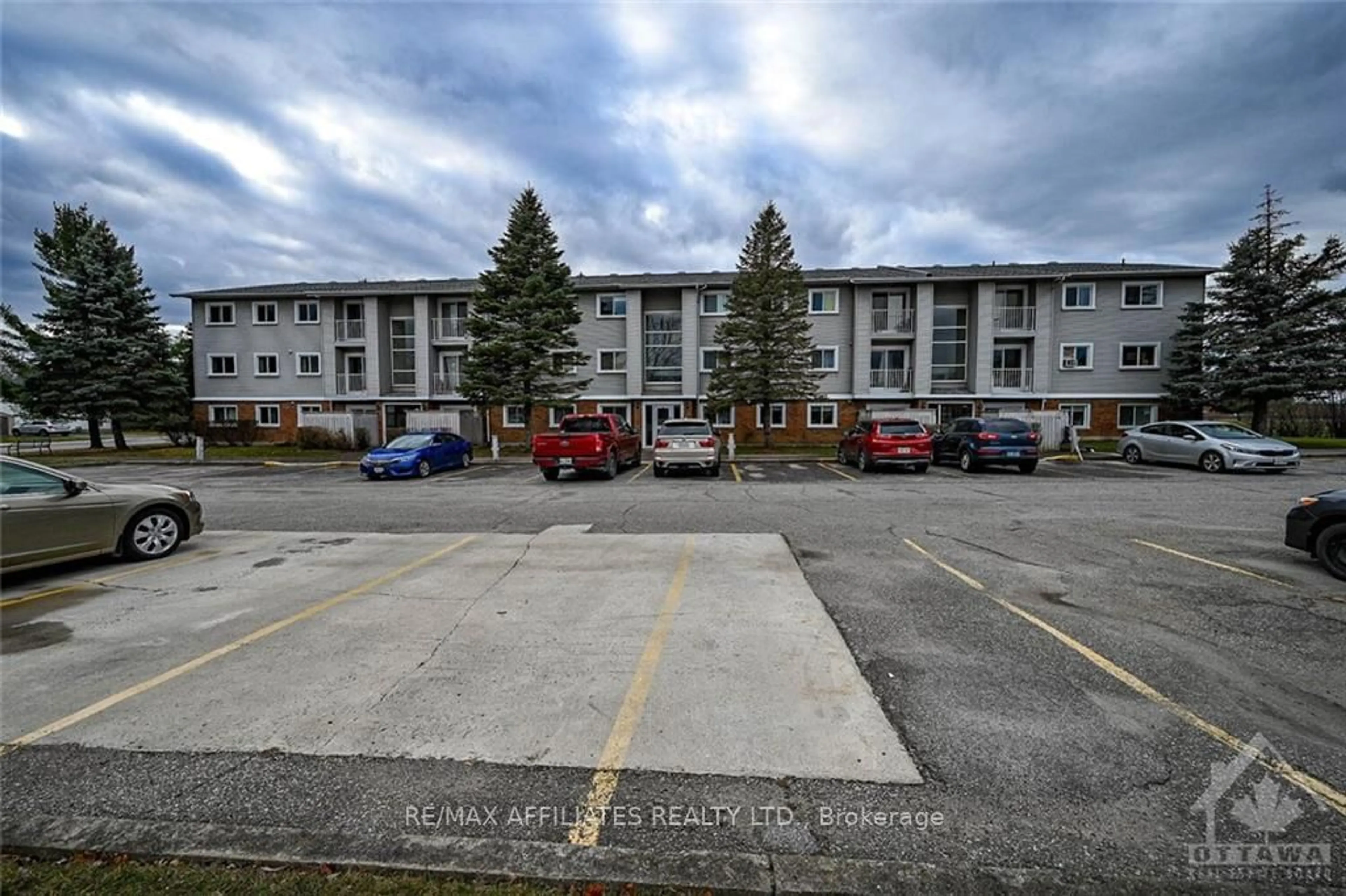 A pic from exterior of the house or condo, the front or back of building for 26 PEARL St #307, Smiths Falls Ontario K7A 5B5