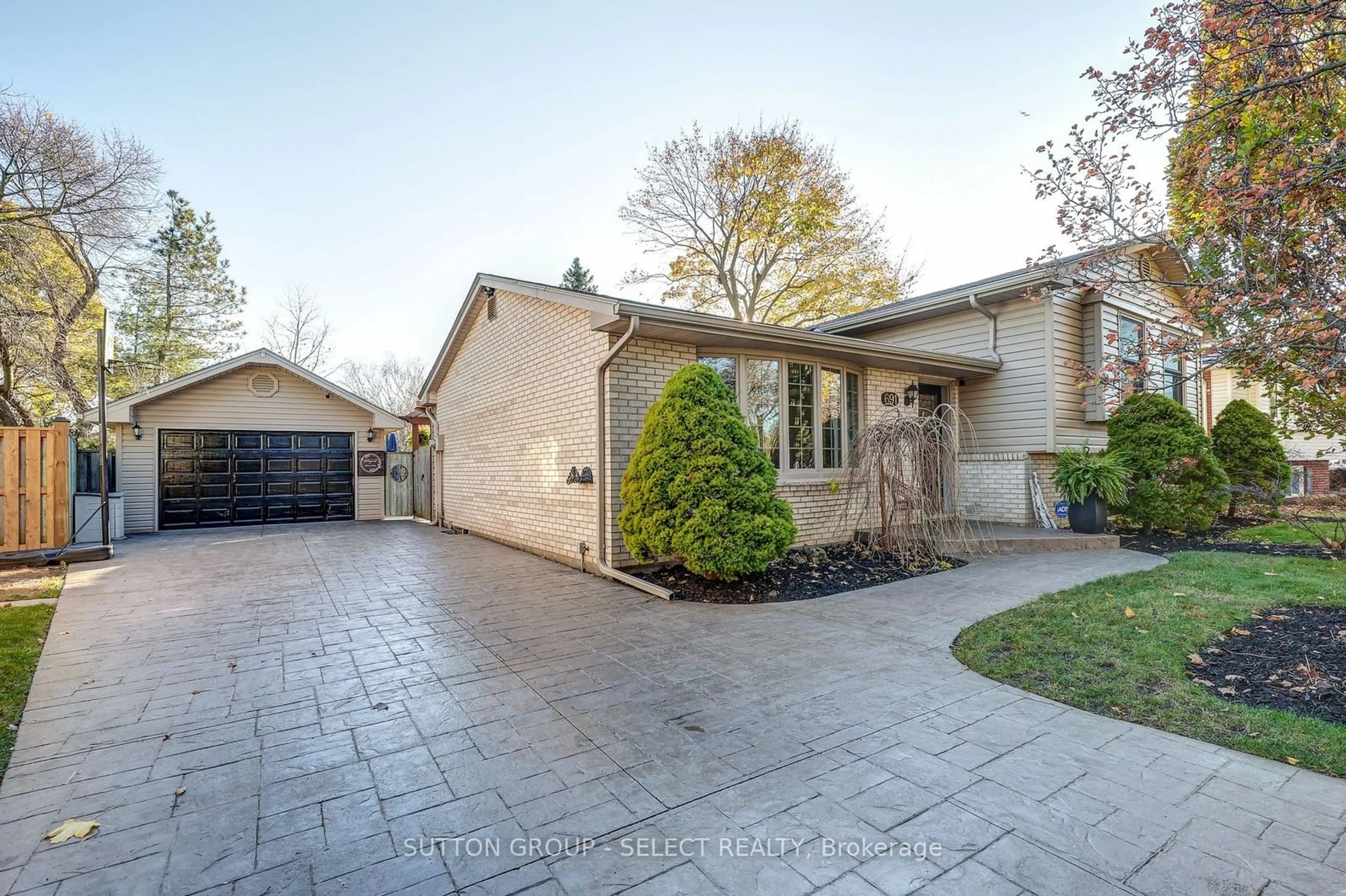 Frontside or backside of a home, the street view for 691 Algoma Ave, London Ontario N5X 1W4