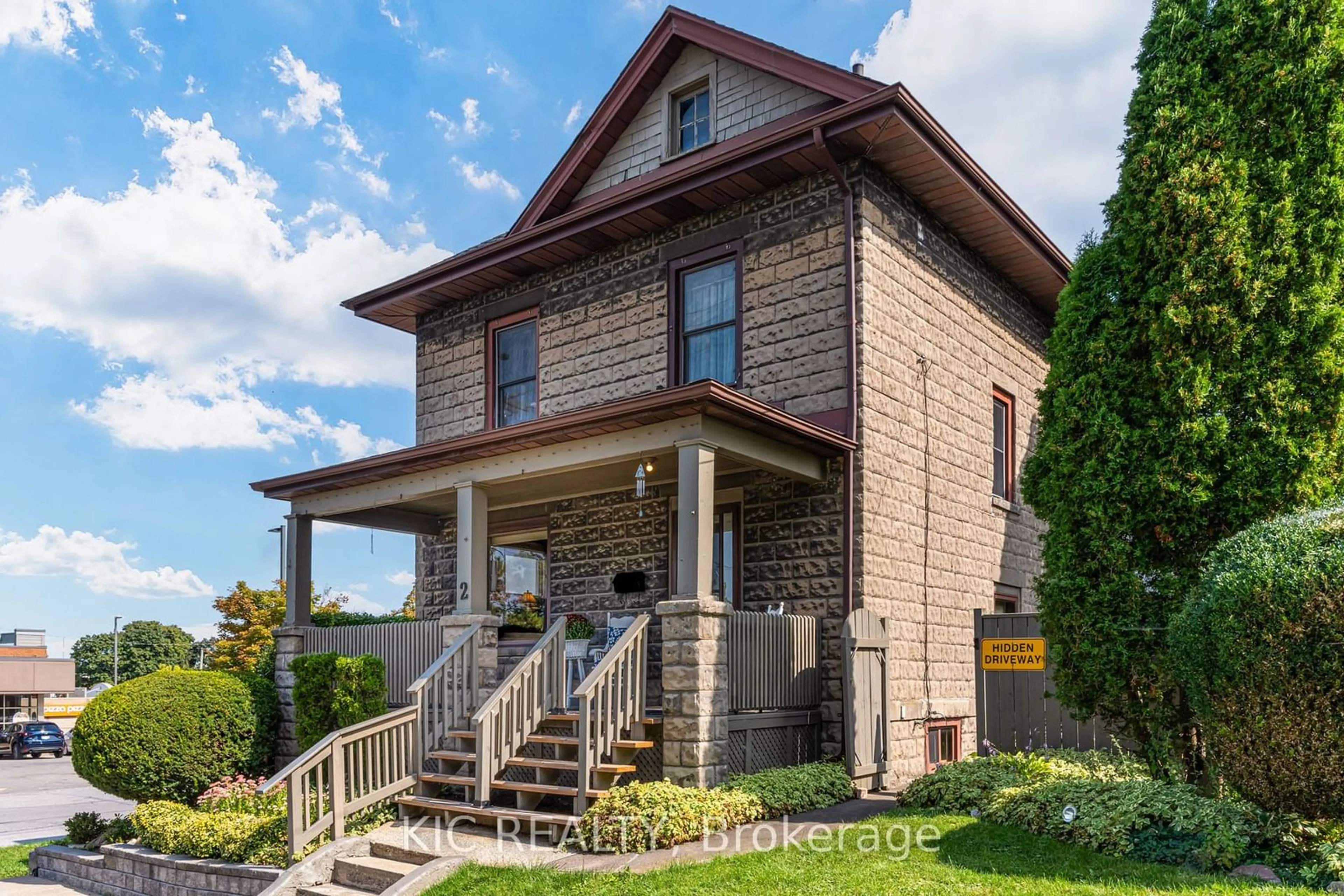 Frontside or backside of a home, cottage for 2 Boundary Lane, Thorold Ontario L2V 1X7