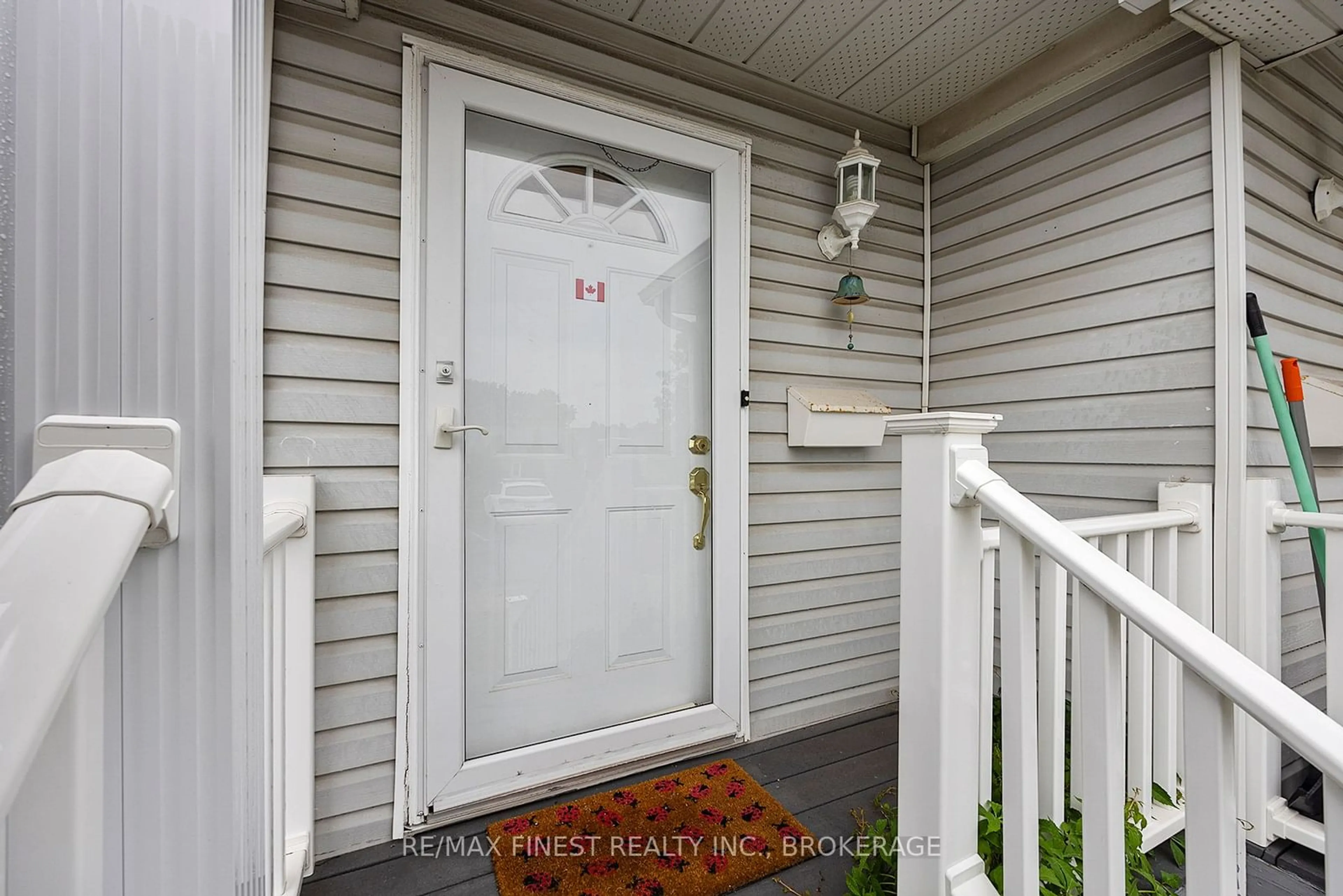 Indoor entryway for 880 Winchester Lane, Kingston Ontario K7P 2S6