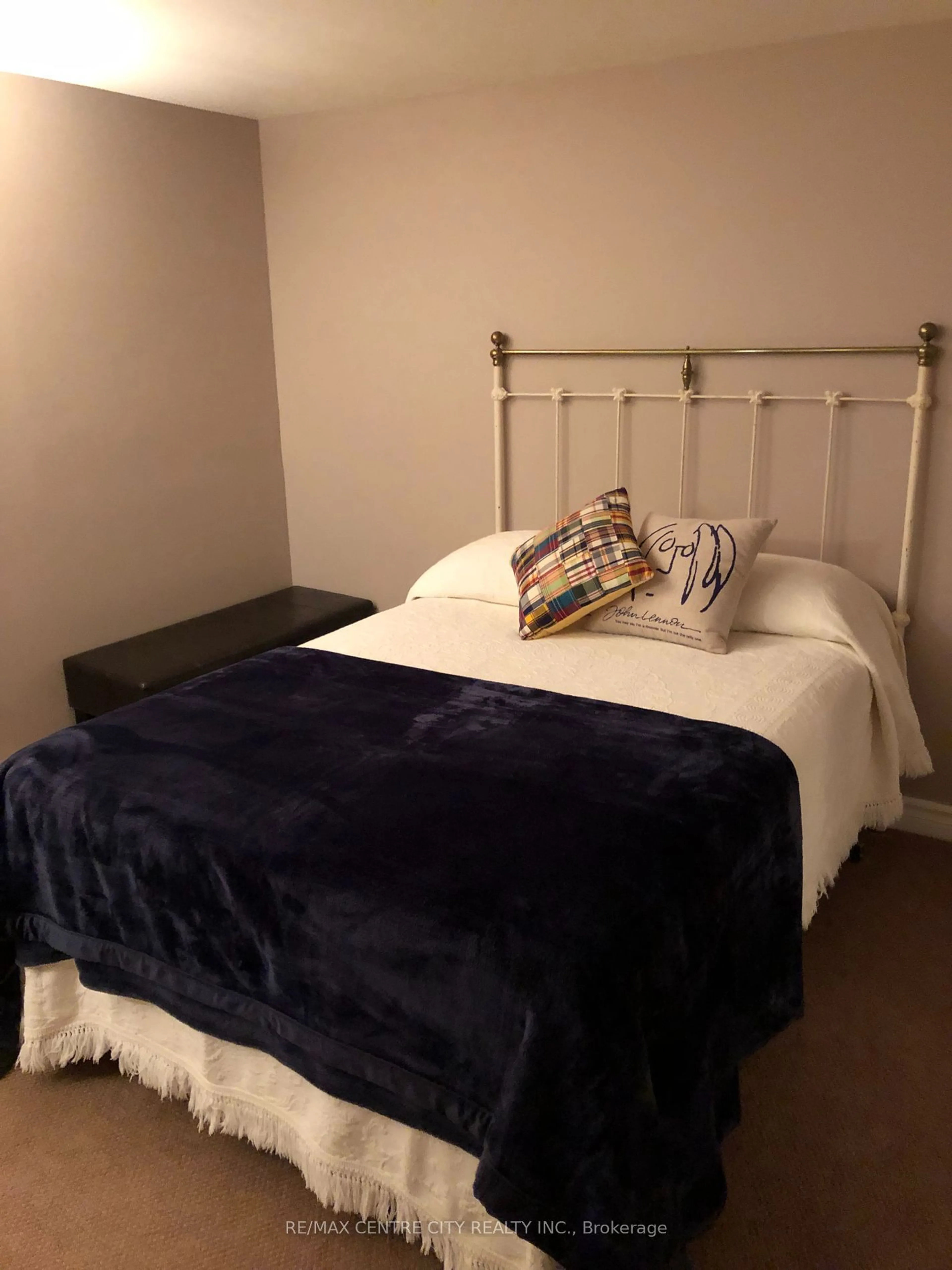 Bedroom with bed, unknown for 112 Harold Ct Crt, Lucan Biddulph Ontario N0M 2J0