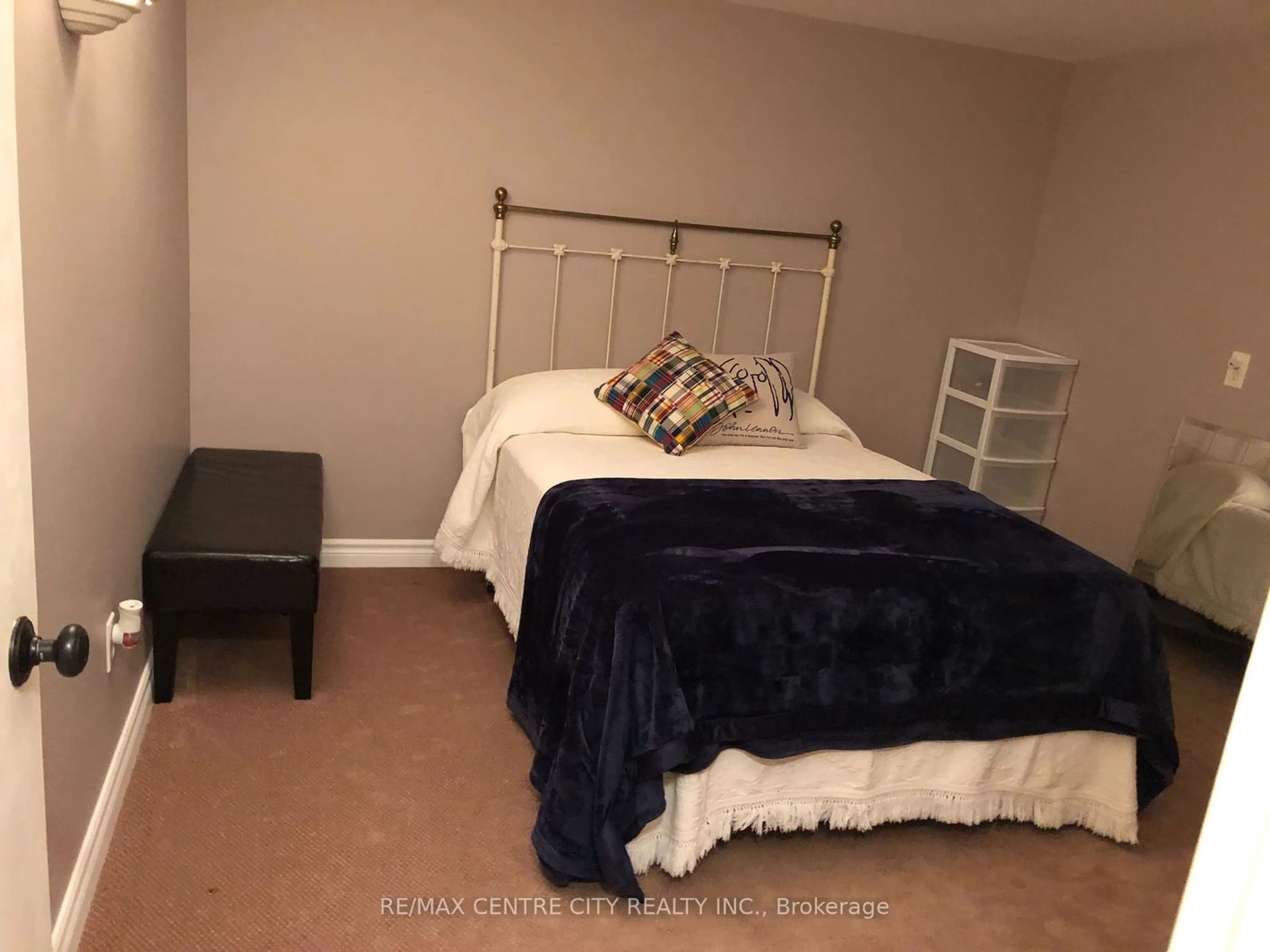 Bedroom with bed, unknown for 112 Harold Ct Crt, Lucan Biddulph Ontario N0M 2J0