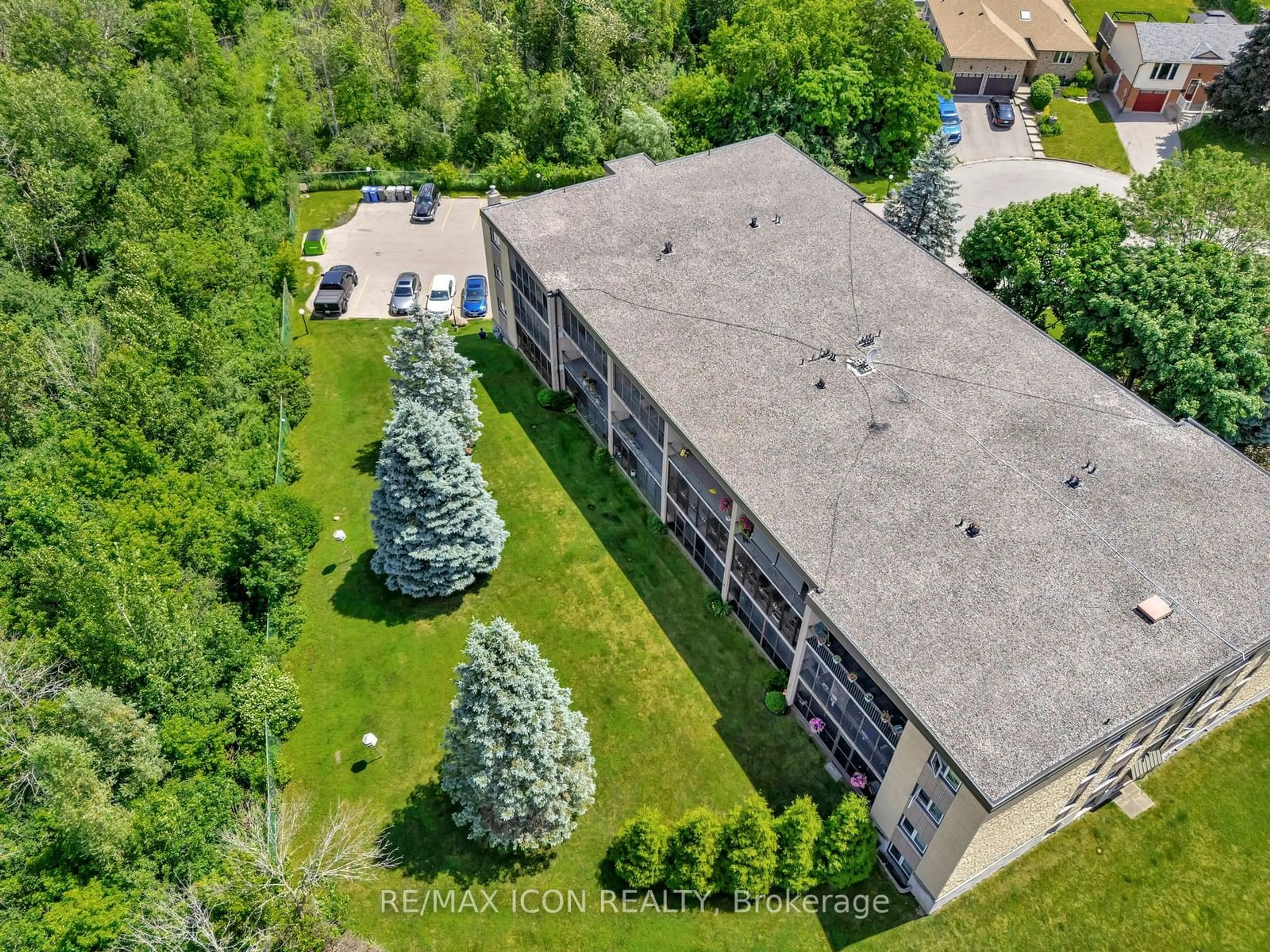 A pic from exterior of the house or condo, the front or back of building for 6 Shettleston Dr #306, Cambridge Ontario N3H 5E7