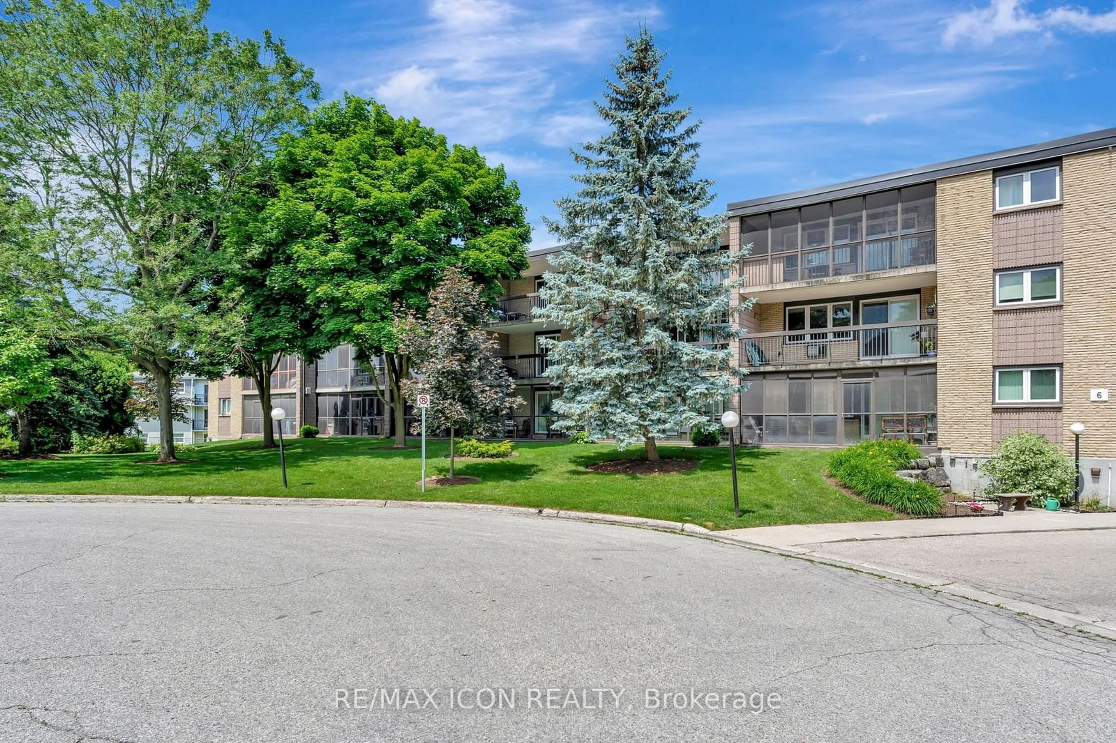 A pic from exterior of the house or condo, the street view for 6 Shettleston Dr #306, Cambridge Ontario N3H 5E7