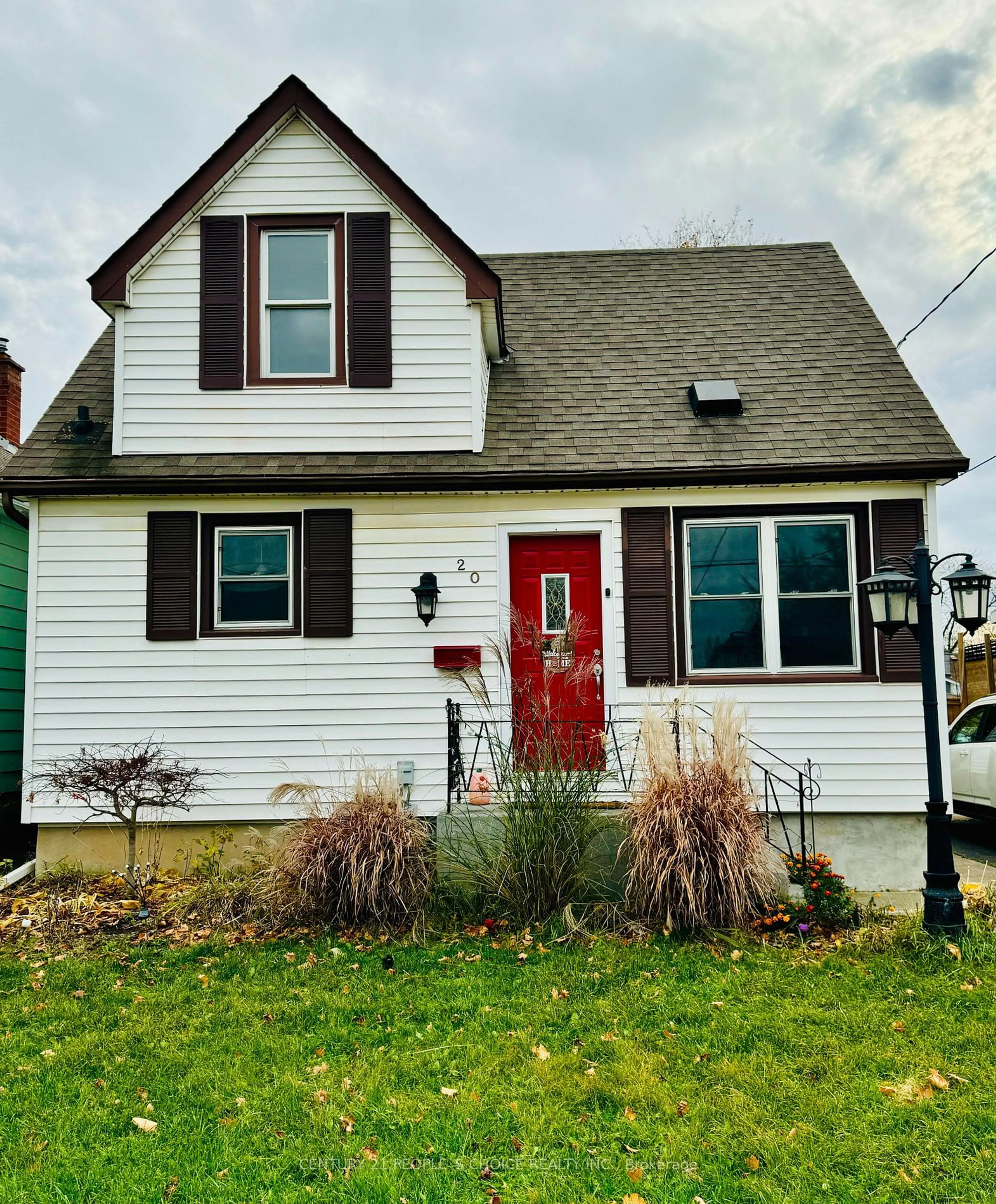 Frontside or backside of a home, cottage for 20 Eastbourne Ave, St. Catharines Ontario L2M 5K4