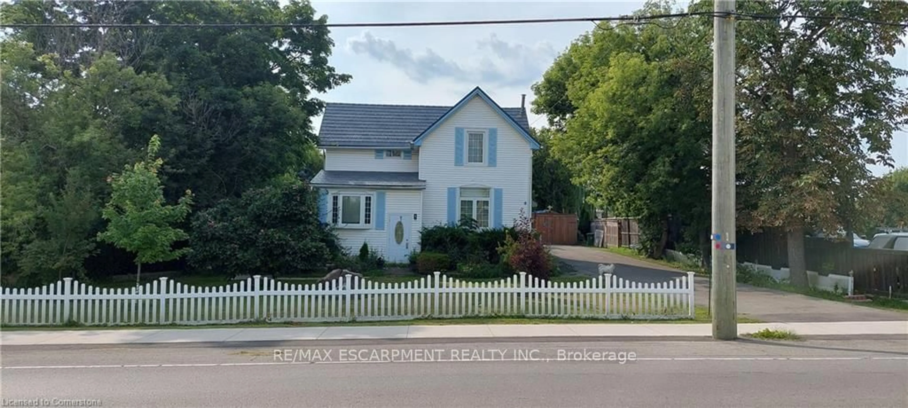 Frontside or backside of a home, the street view for 3266 Homestead Dr, Hamilton Ontario L0R 1W0