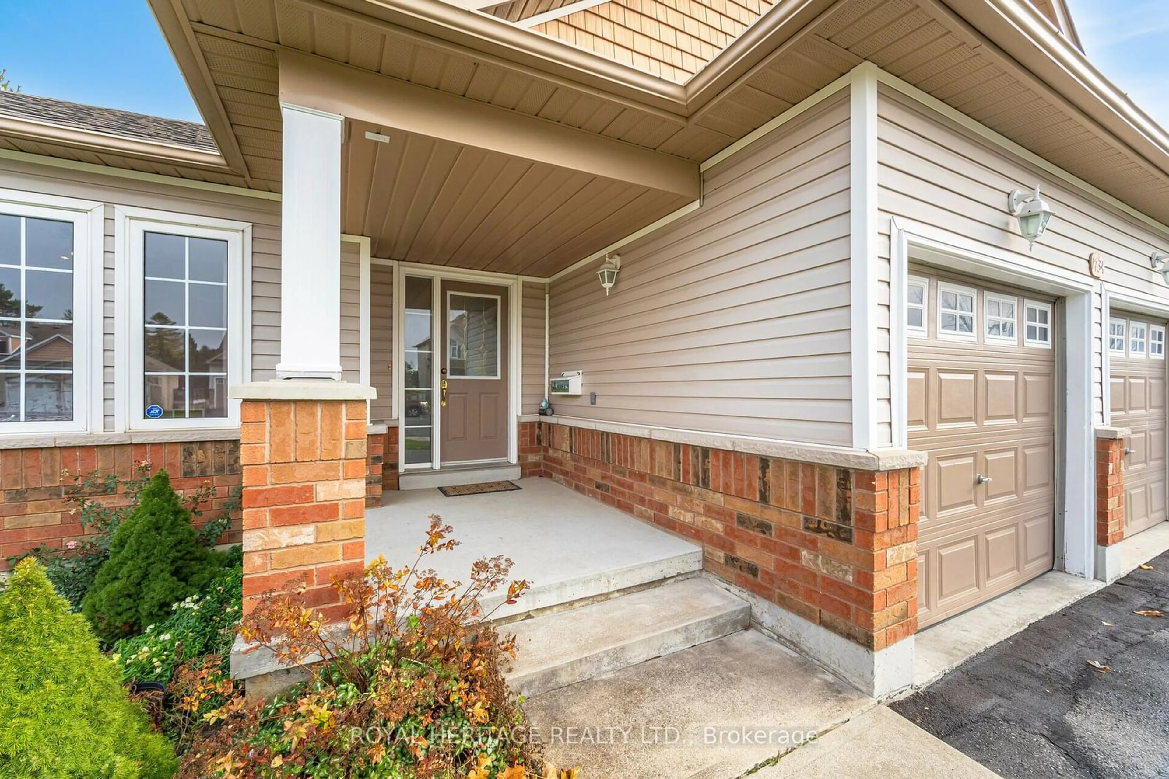 Indoor entryway, wood floors for 1734 Ravenwood Dr, Peterborough Ontario K9K 2P6