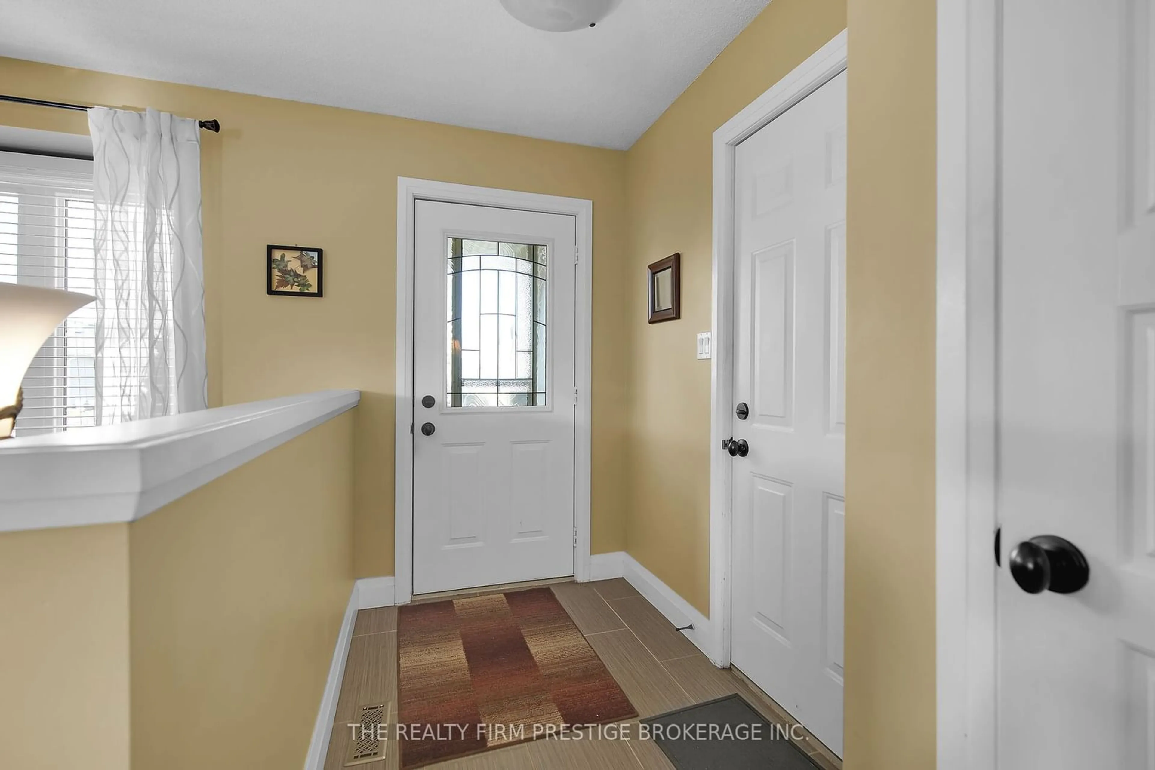 Indoor entryway, wood floors for 325 Lighthouse Rd #53, London Ontario N6M 1H8