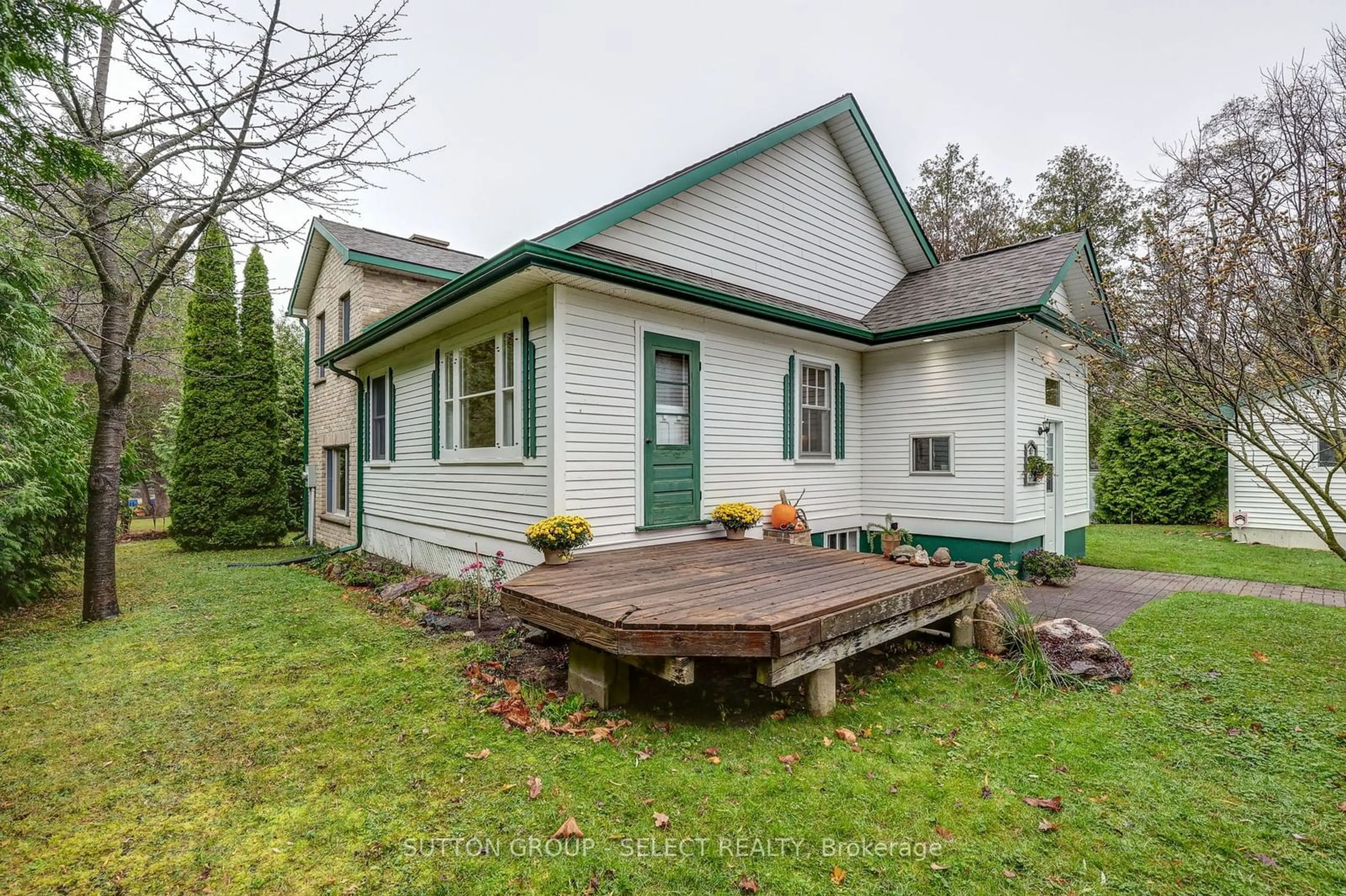 Frontside or backside of a home, cottage for 1 Howard St, Bluewater Ontario N0M 1G0