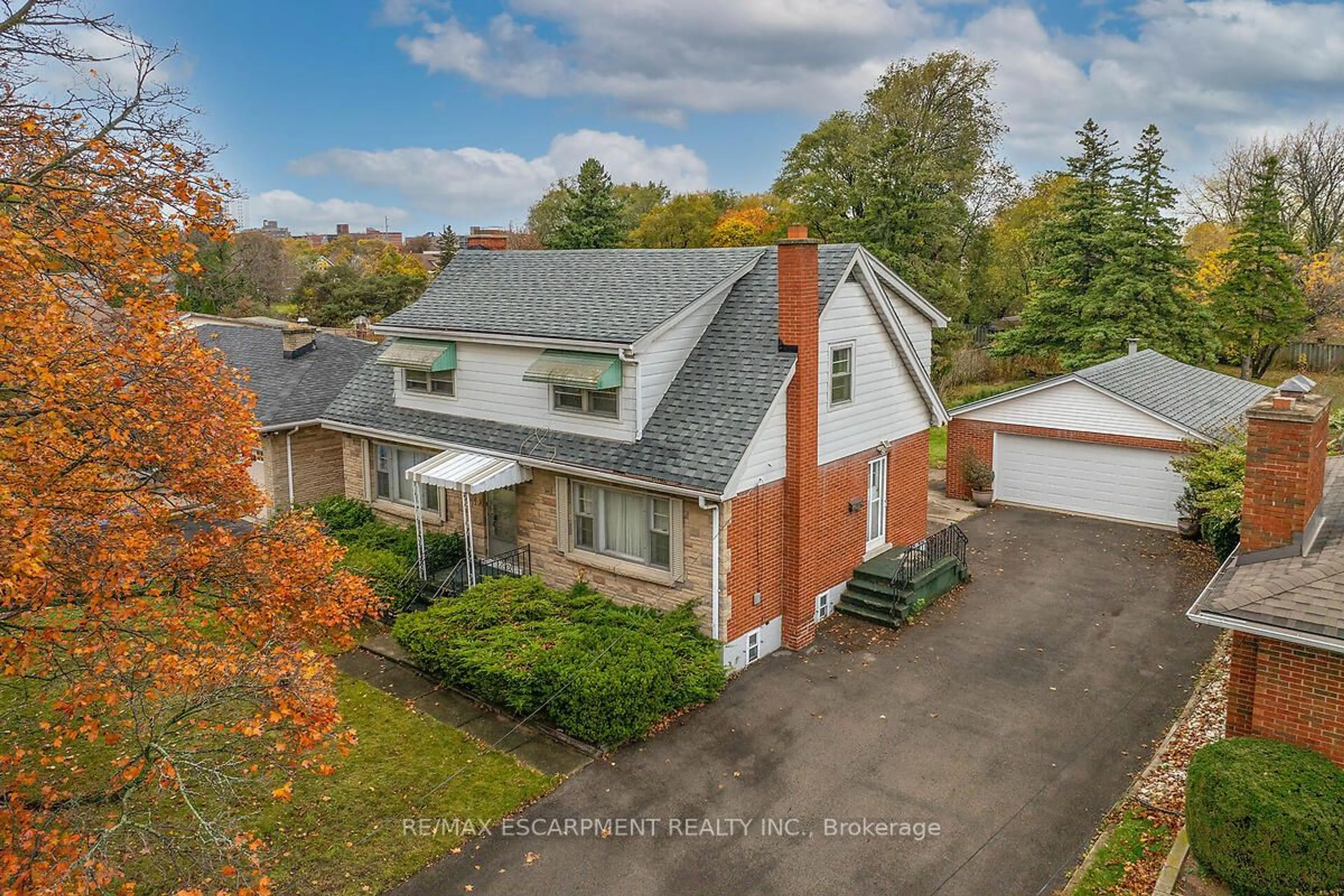 Frontside or backside of a home, cottage for 25 Sunning Hill Ave, Hamilton Ontario L8T 1B3