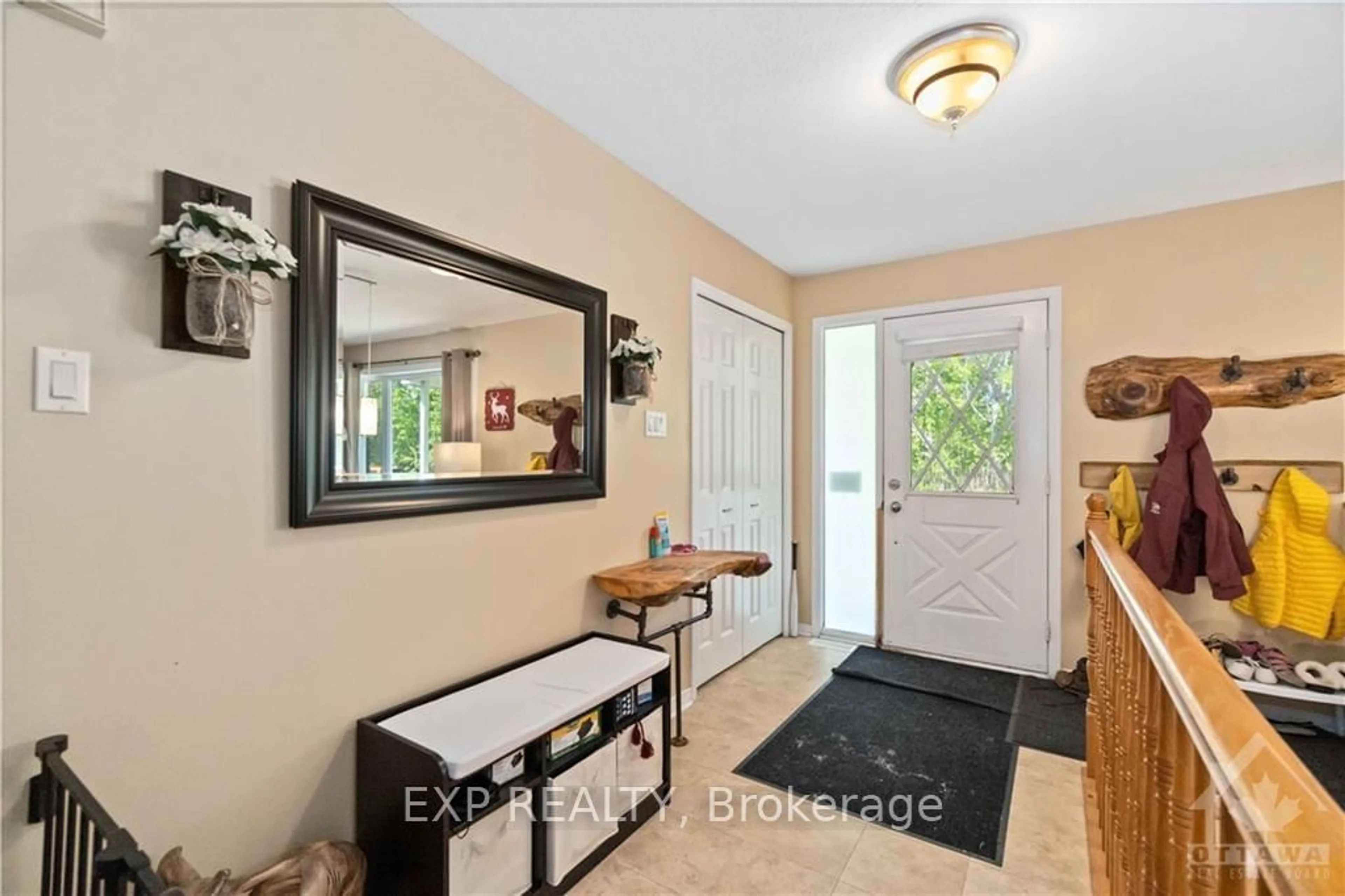 Indoor entryway, wood floors for 260 LEVIS St, Clarence-Rockland Ontario K0A 1E0