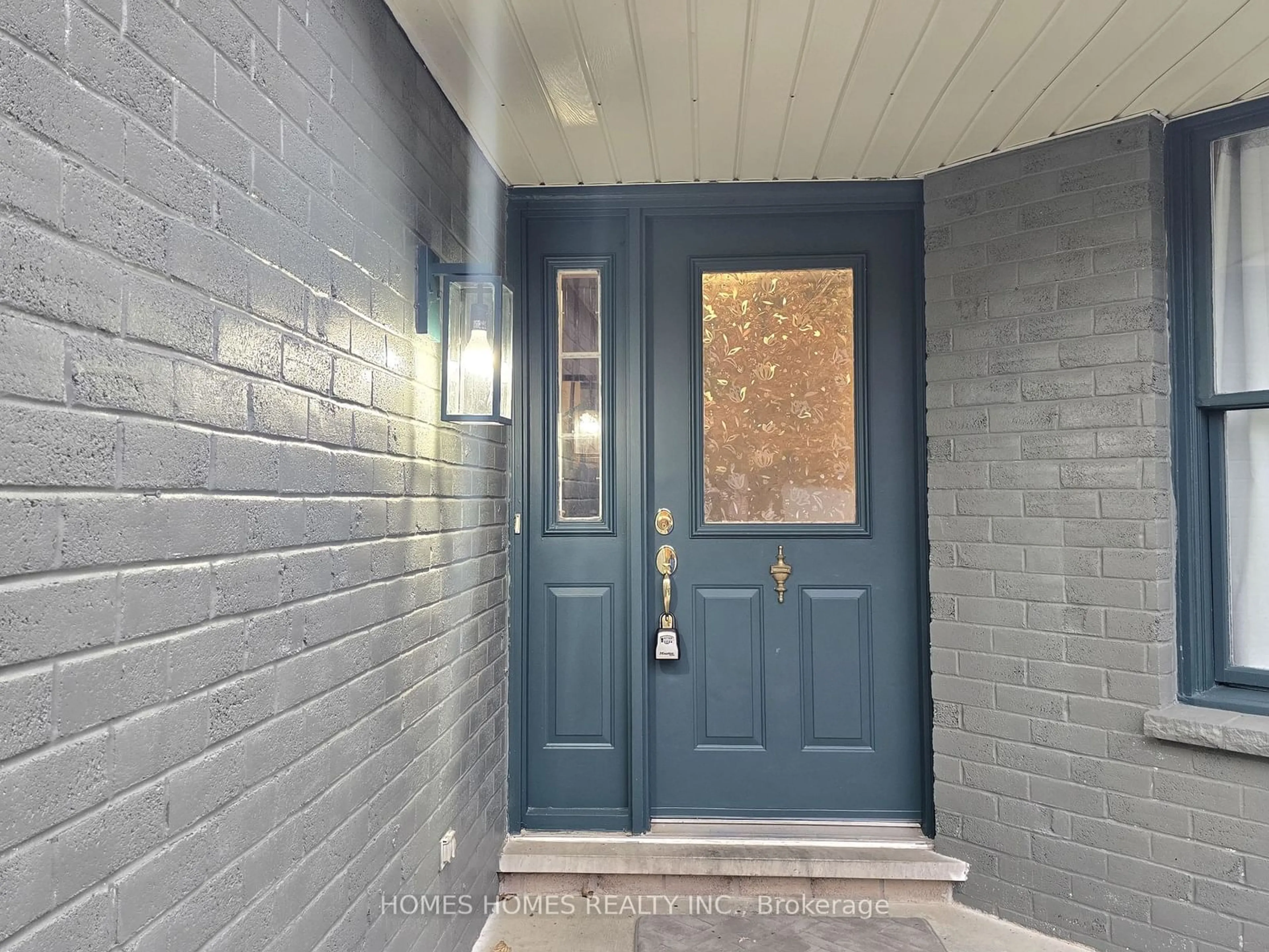 Indoor entryway, cement floor for 42 Laurel St, London Ontario N6H 4W4