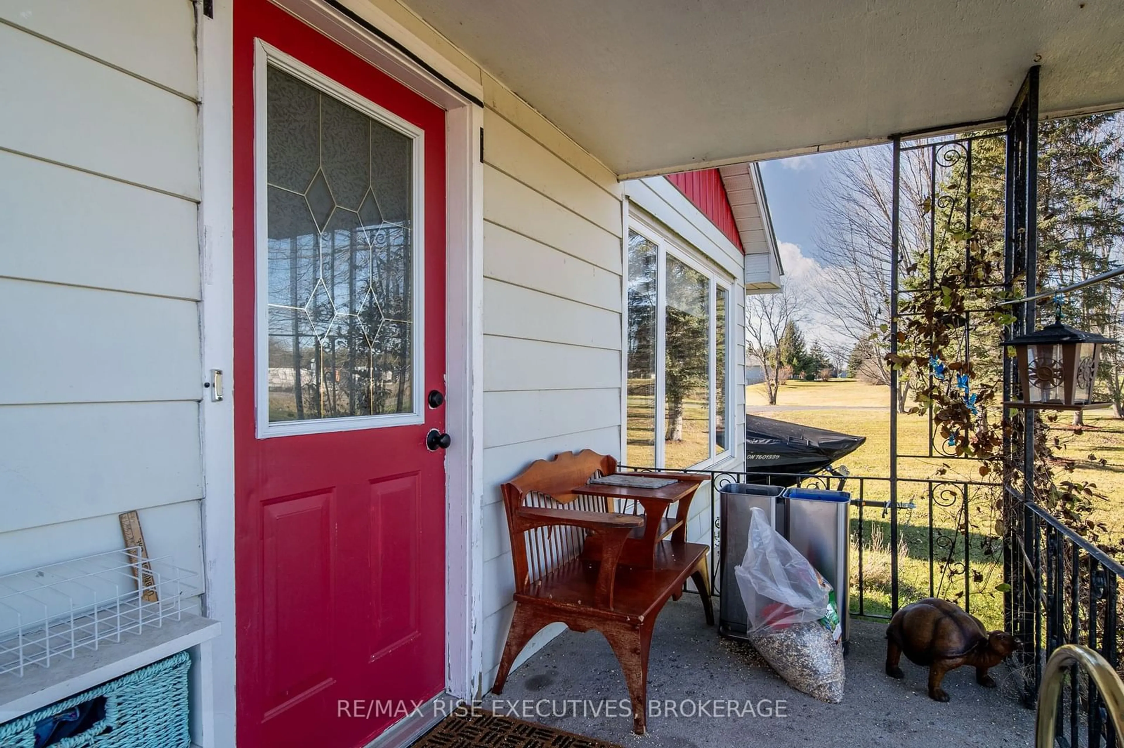 Indoor entryway for 3829 PRINCESS St, Kingston Ontario K7P 0K6