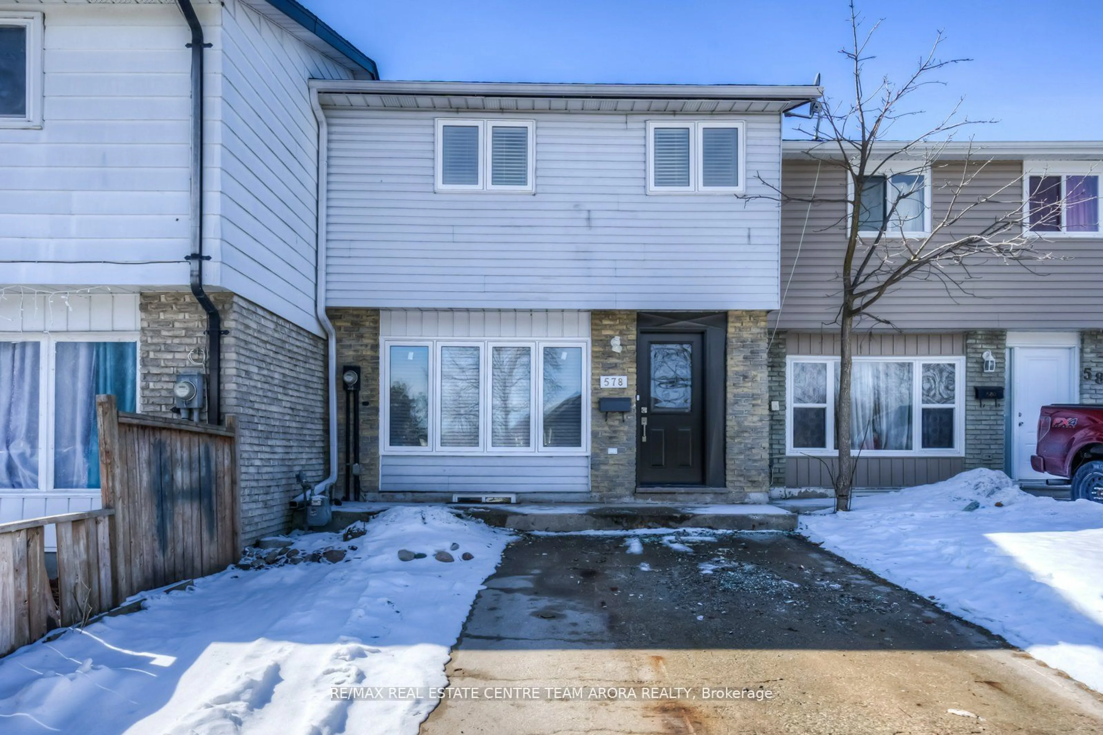 A pic from exterior of the house or condo, the street view for 578 Parkview Cres, Cambridge Ontario N3H 4X7