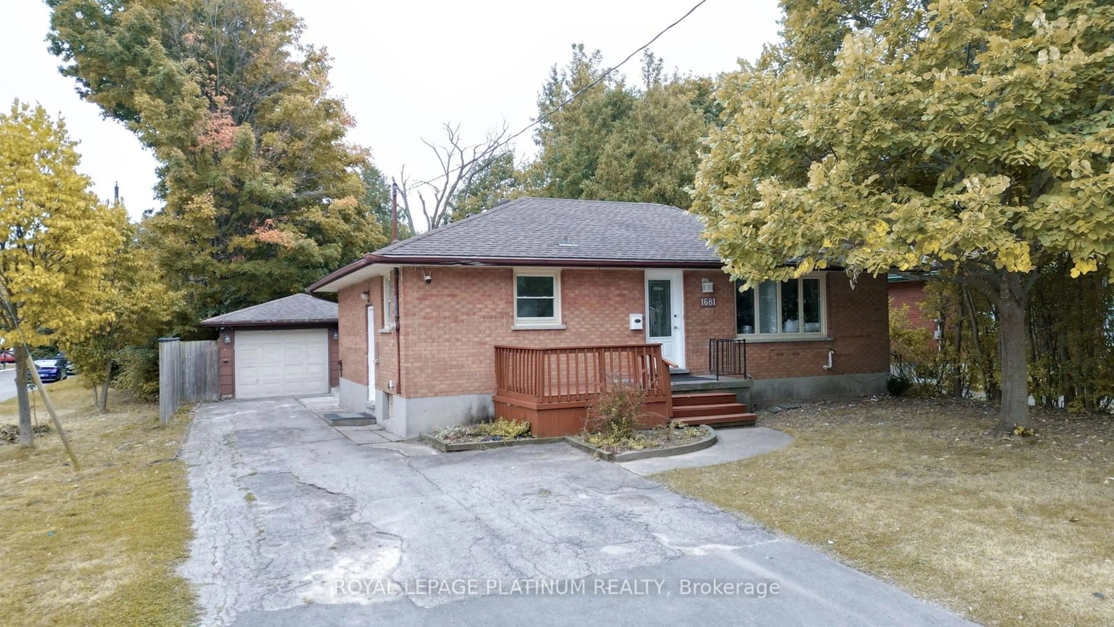 Frontside or backside of a home, cottage for 1681 Dale St, London Ontario N5V 1Y3