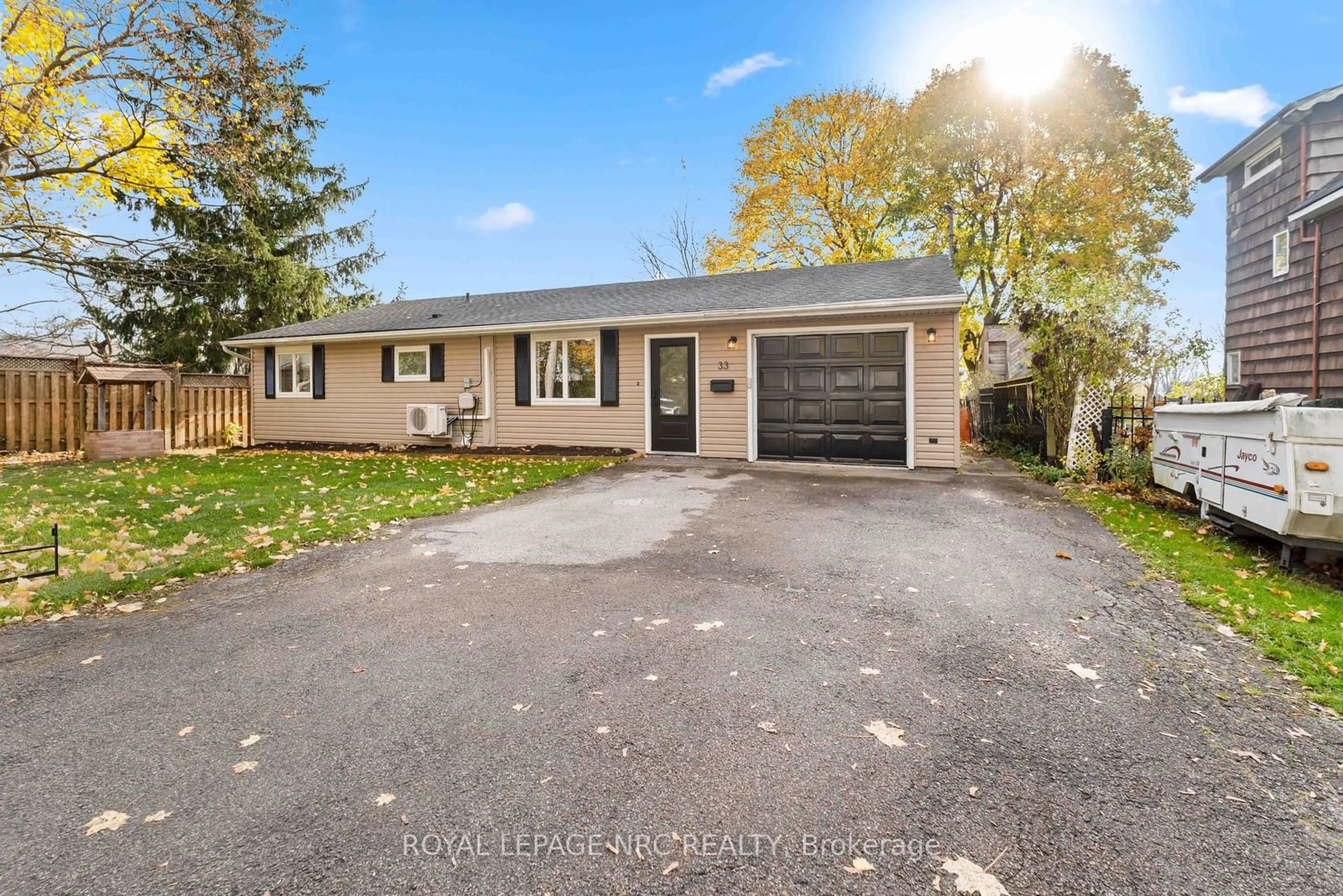 Frontside or backside of a home, cottage for 33 Keel St, Fort Erie Ontario L2A 1C4