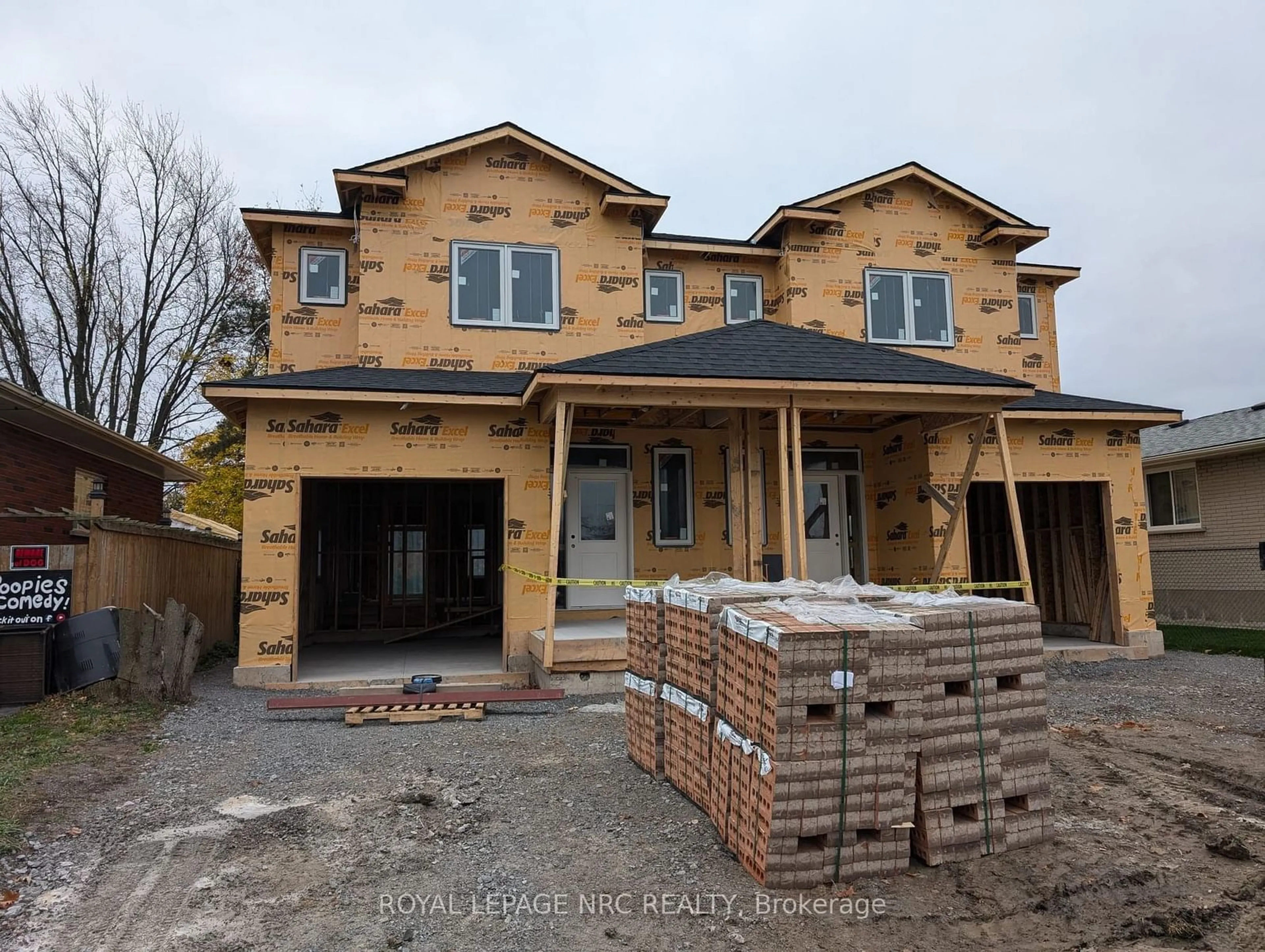 Home with brick exterior material for 6672 Hawkins St, Niagara Falls Ontario L2G 3B7