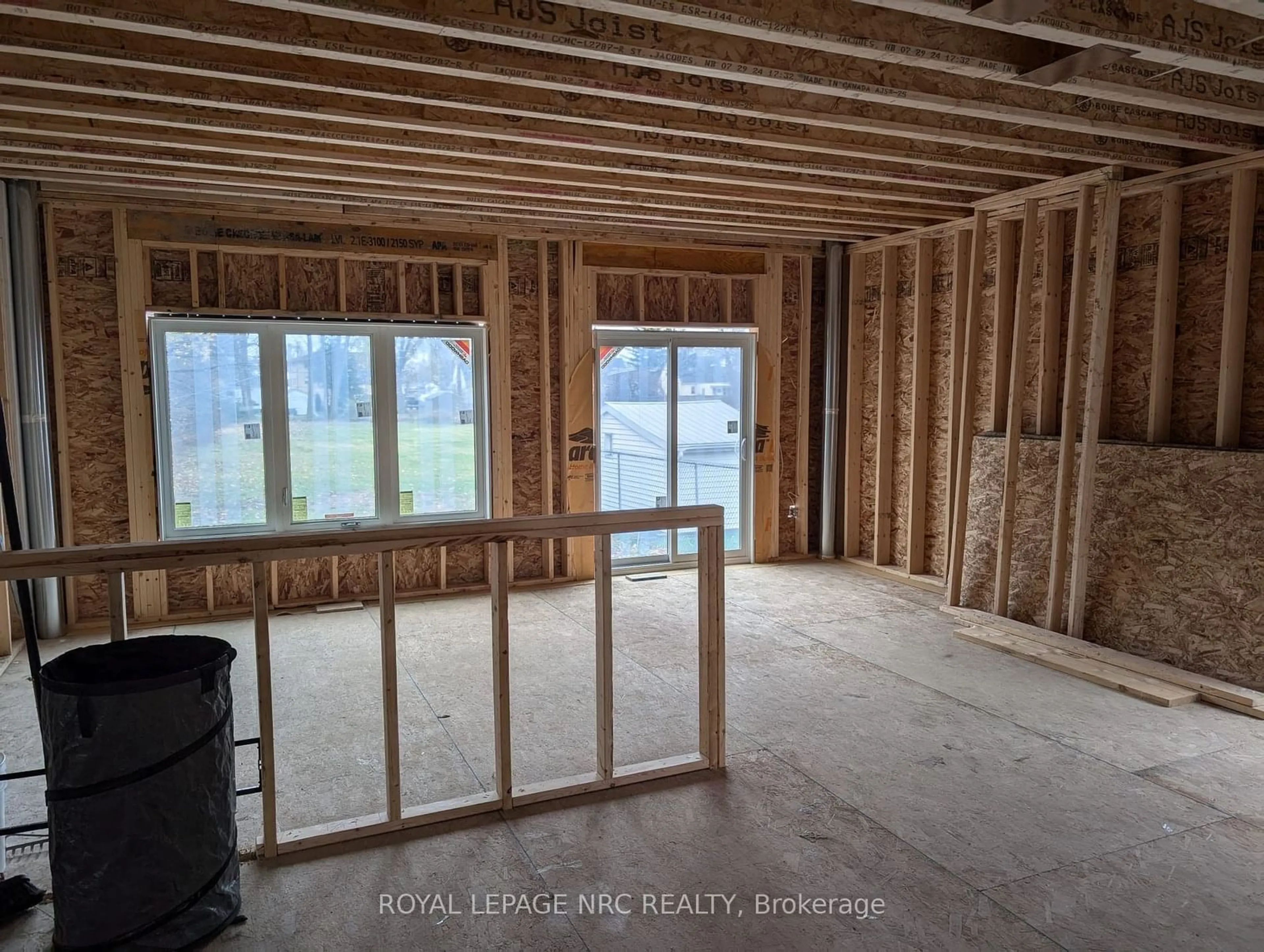 A pic of a room, wood floors for 6672 Hawkins St, Niagara Falls Ontario L2G 3B7