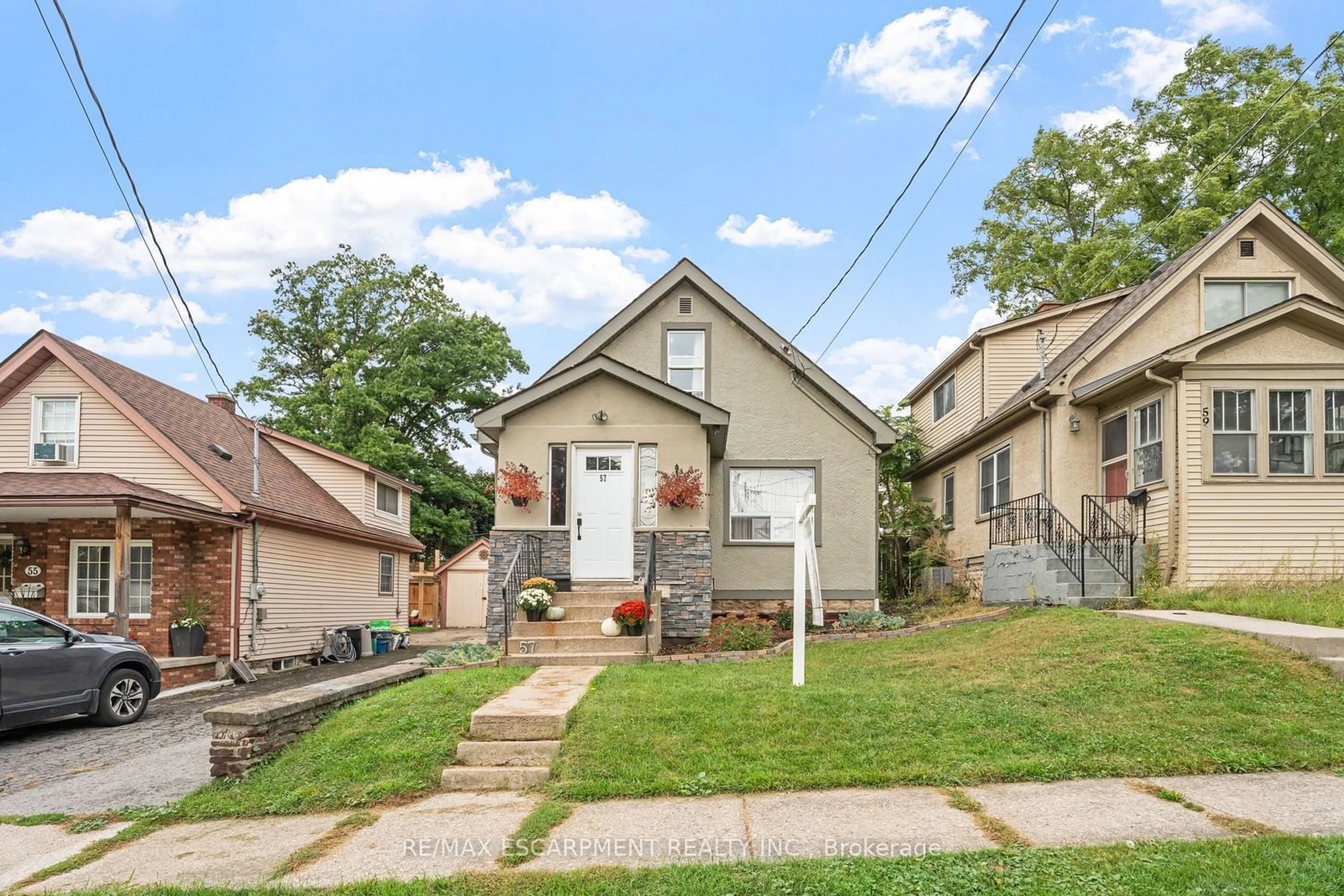 Frontside or backside of a home, cottage for 57 Carleton St, Thorold Ontario L2V 2A8