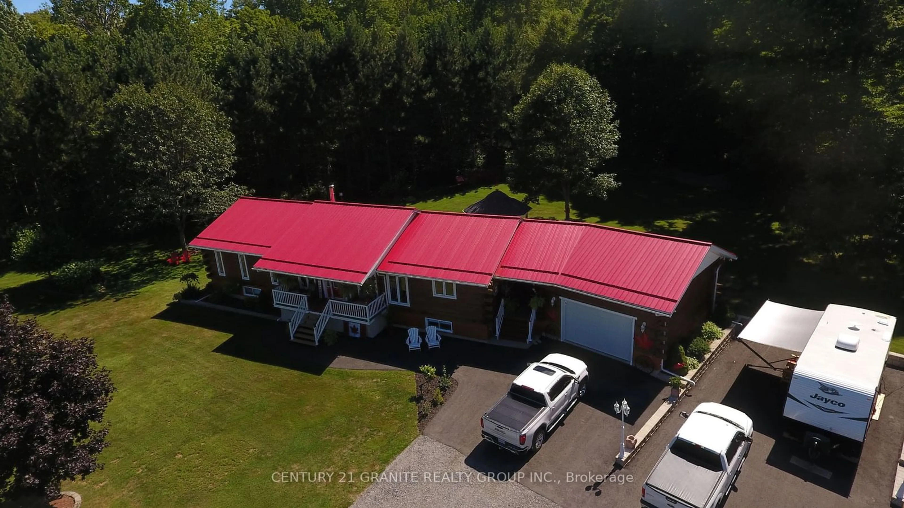 Indoor garage for 1585 East Road Loop, Hastings Highlands Ontario K0L 2R0