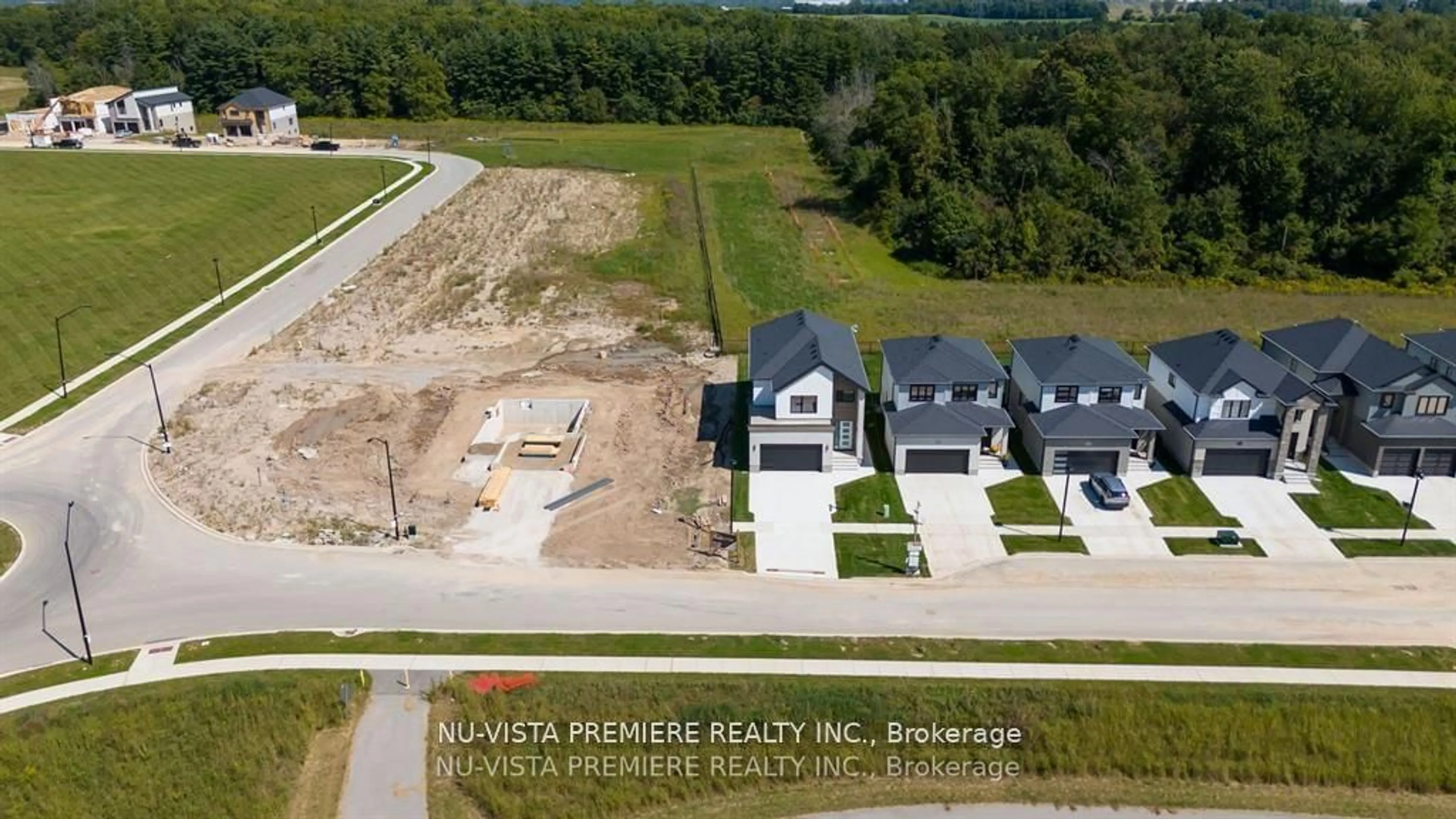 Frontside or backside of a home, the fenced backyard for 811 GATESTONE Rd, London Ontario N6M 1C1