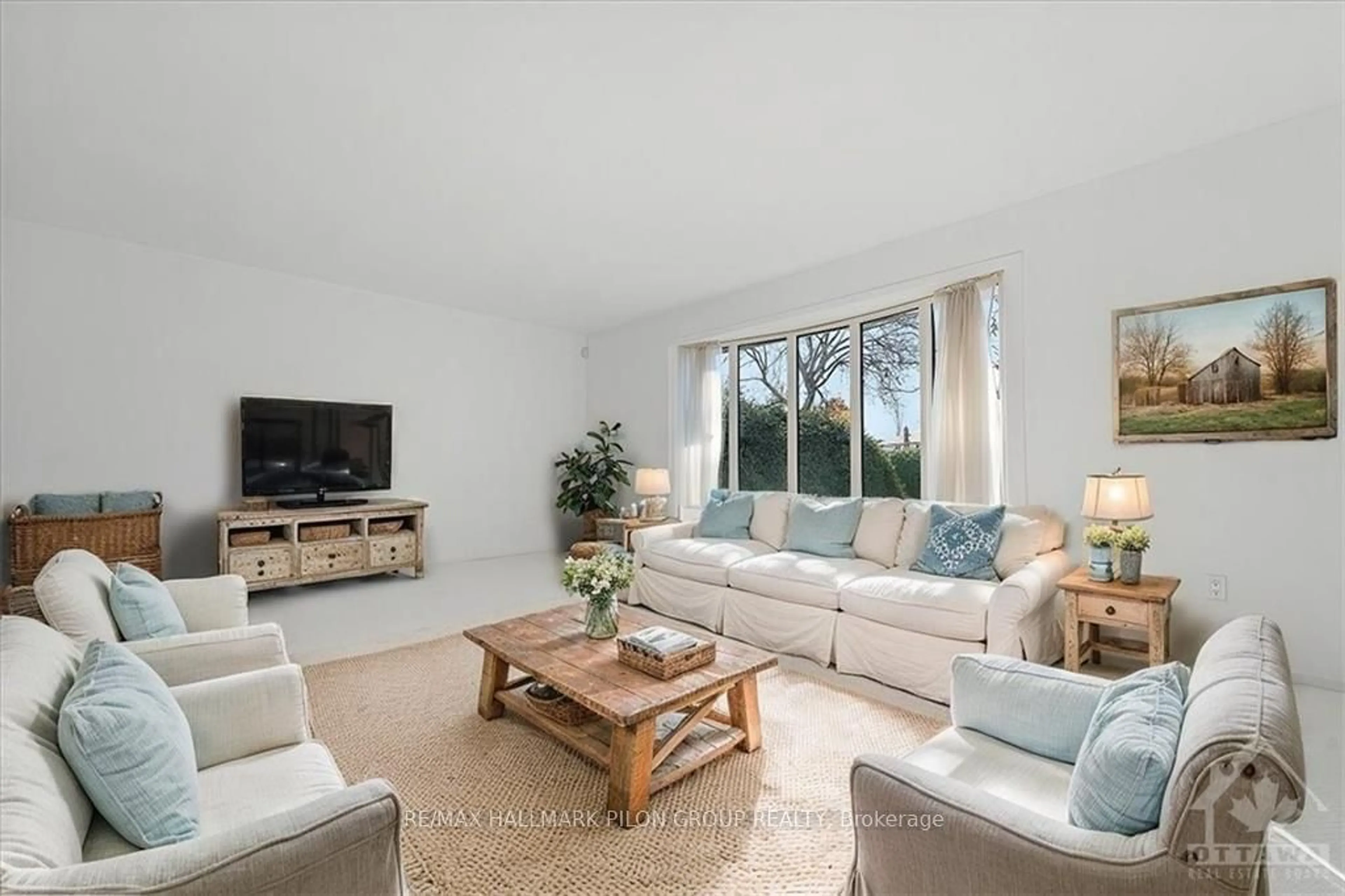 Living room, carpet floors for 1763 CALUMET Lane, Orleans - Convent Glen and Area Ontario K1C 1W1